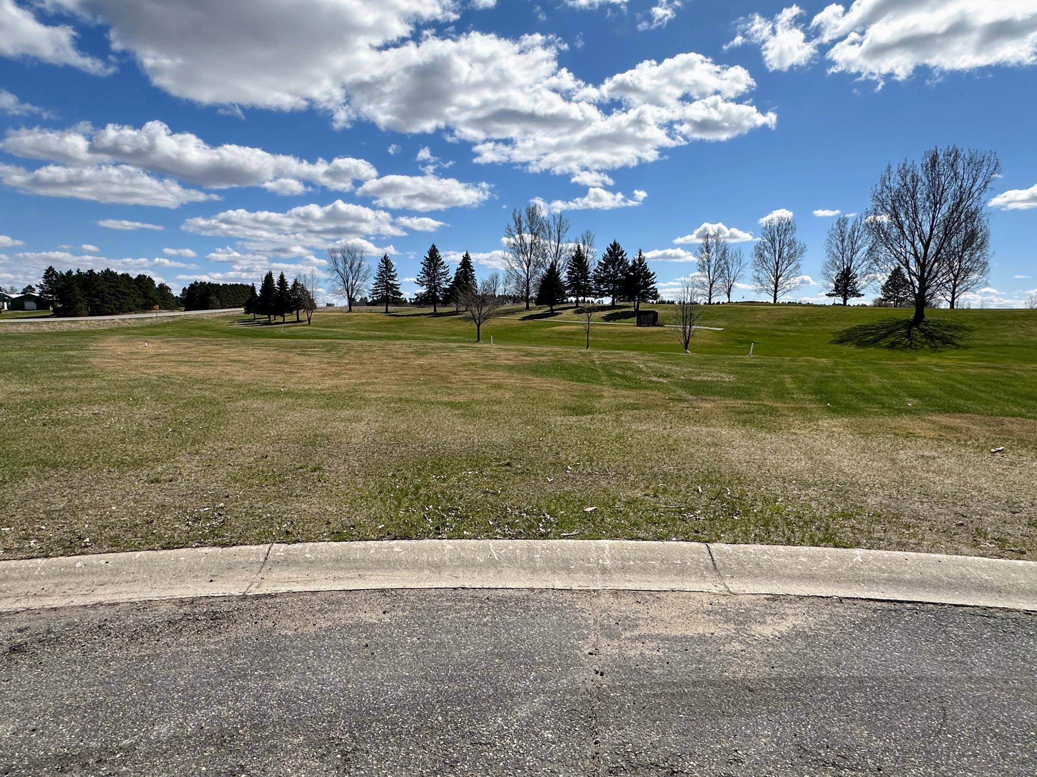 993 Links Way N Property Photo 4