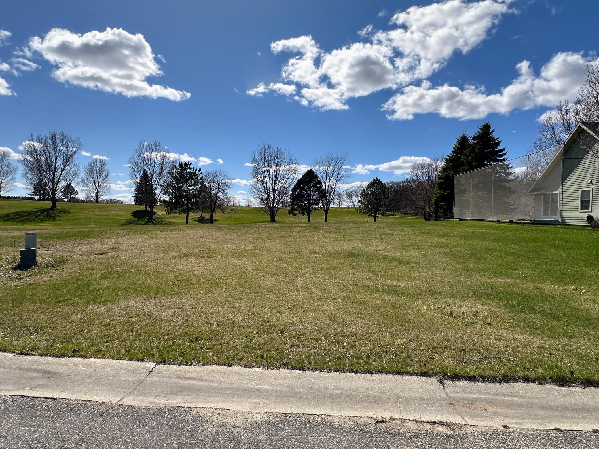 993 Links Way N Property Photo 6