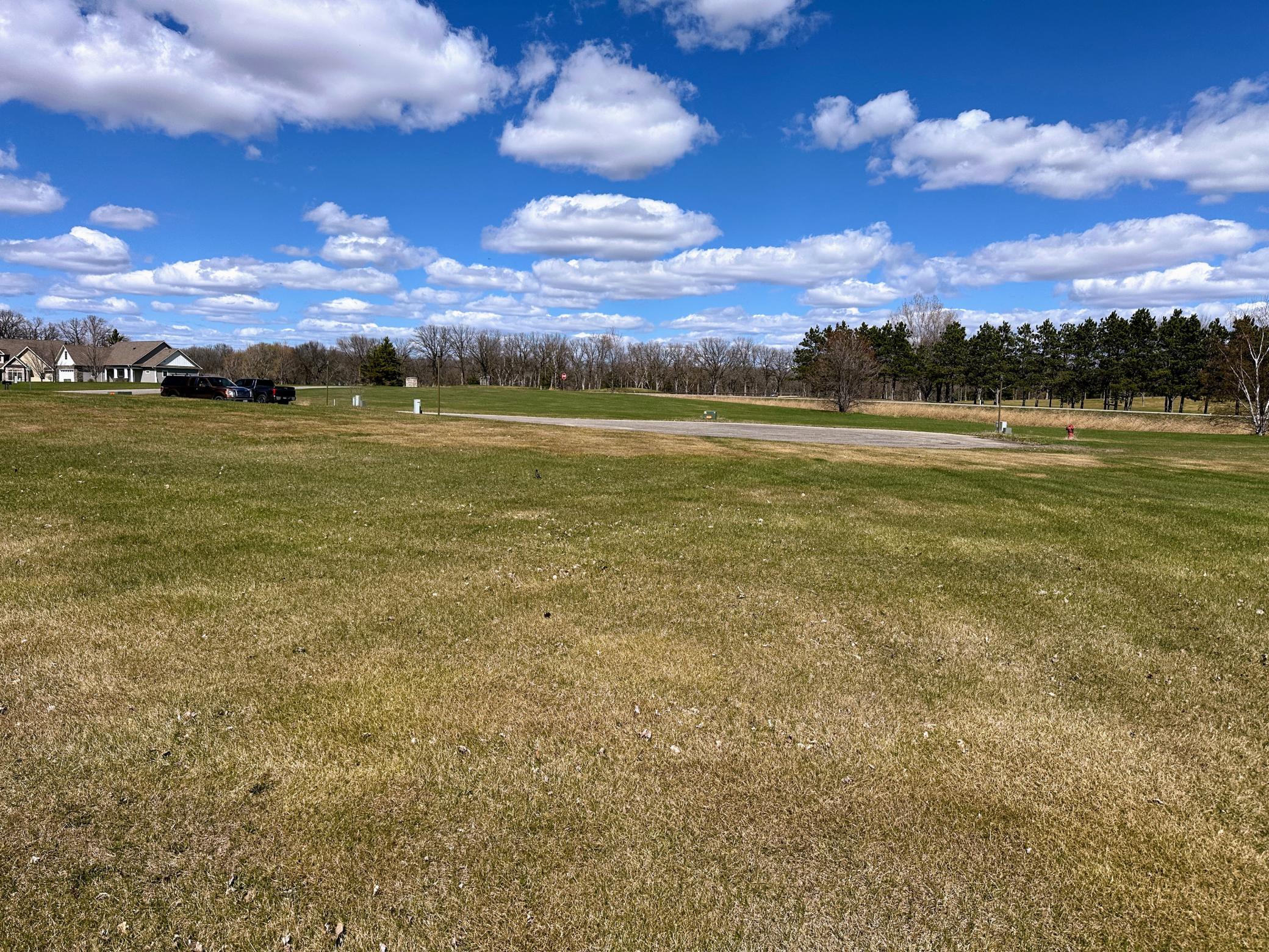 993 Links Way N Property Photo 9