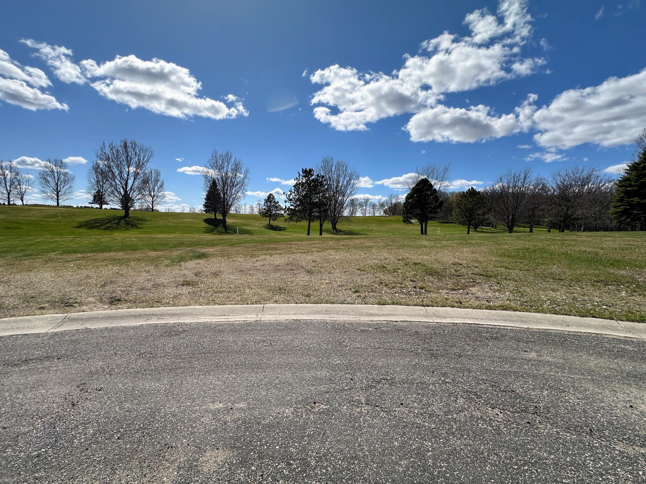 991 Links Way N Property Photo 5