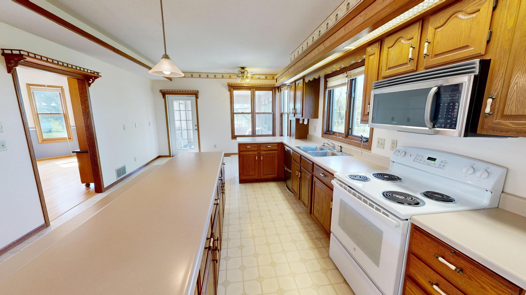411 60th Avenue Ne Property Photo 13