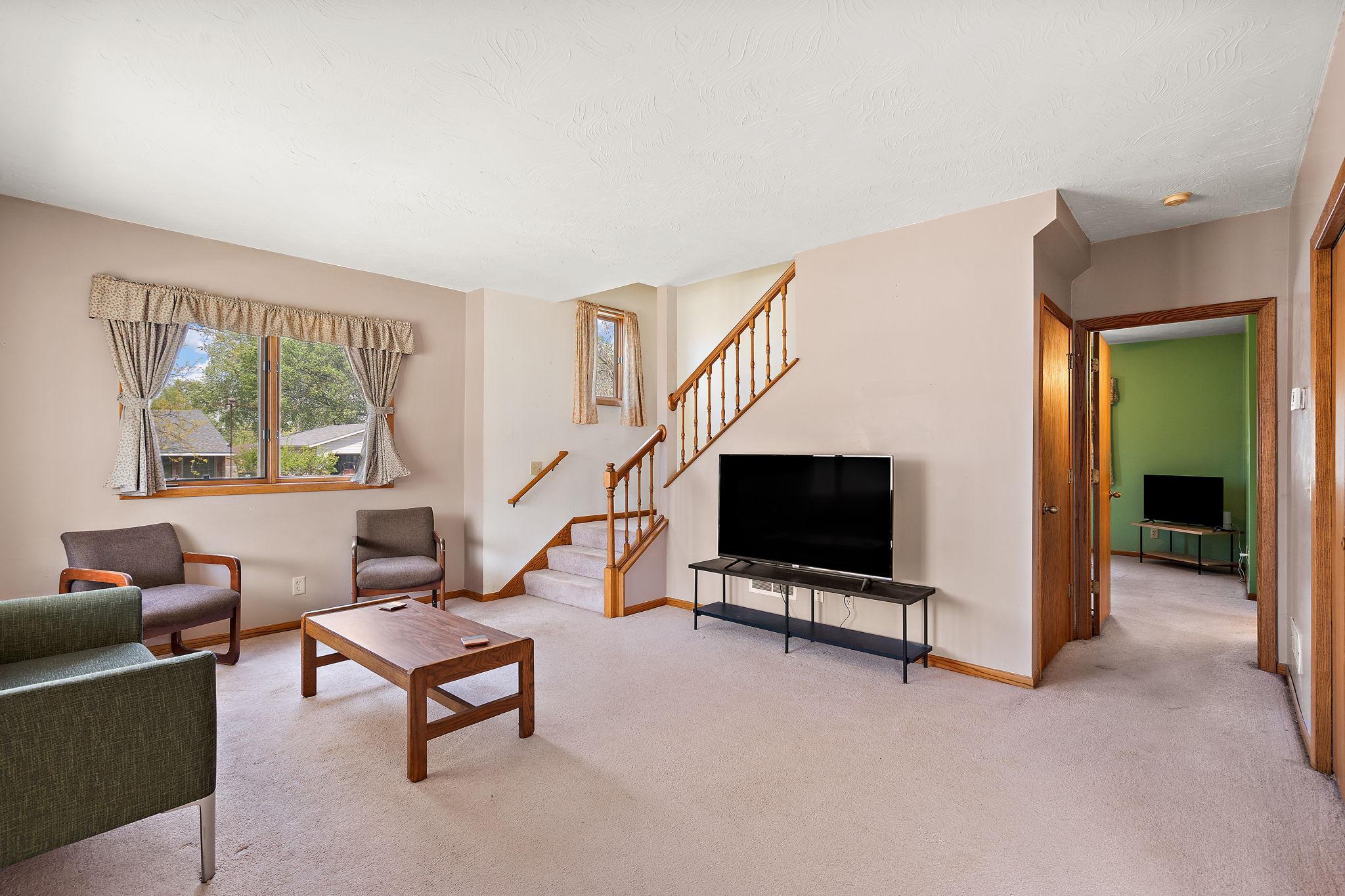 300 E State Street Property Photo 5