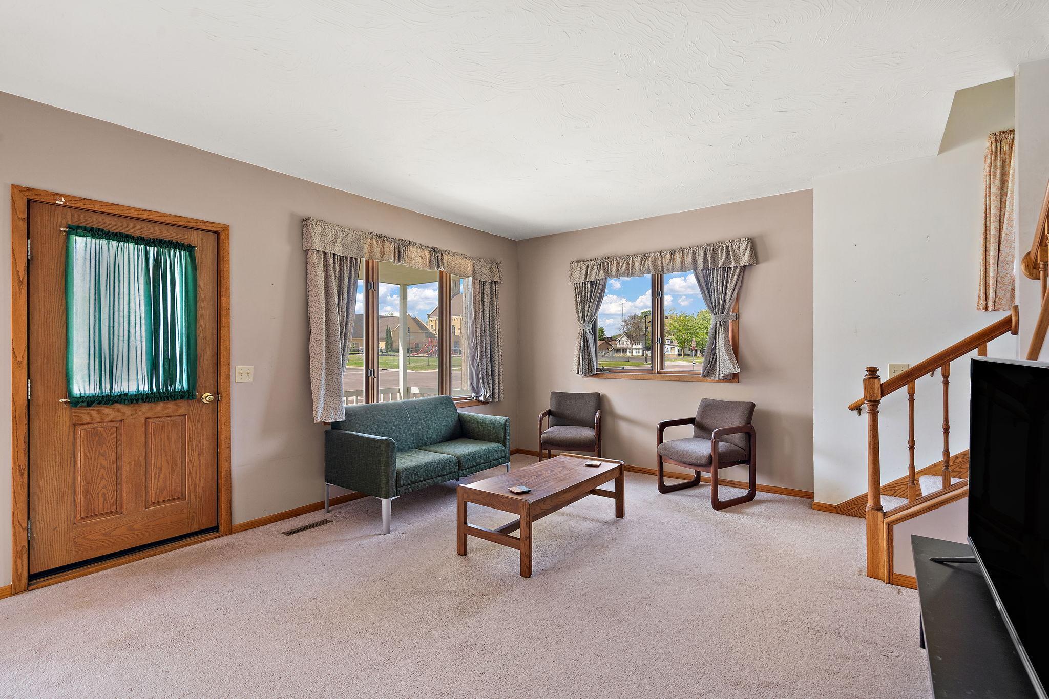 300 E State Street Property Photo 6