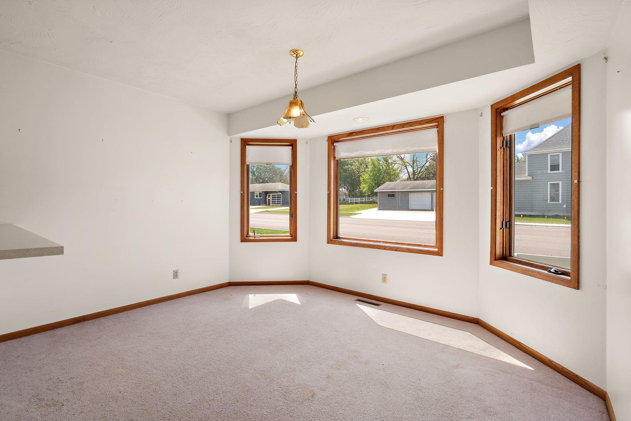 300 E State Street Property Photo 9