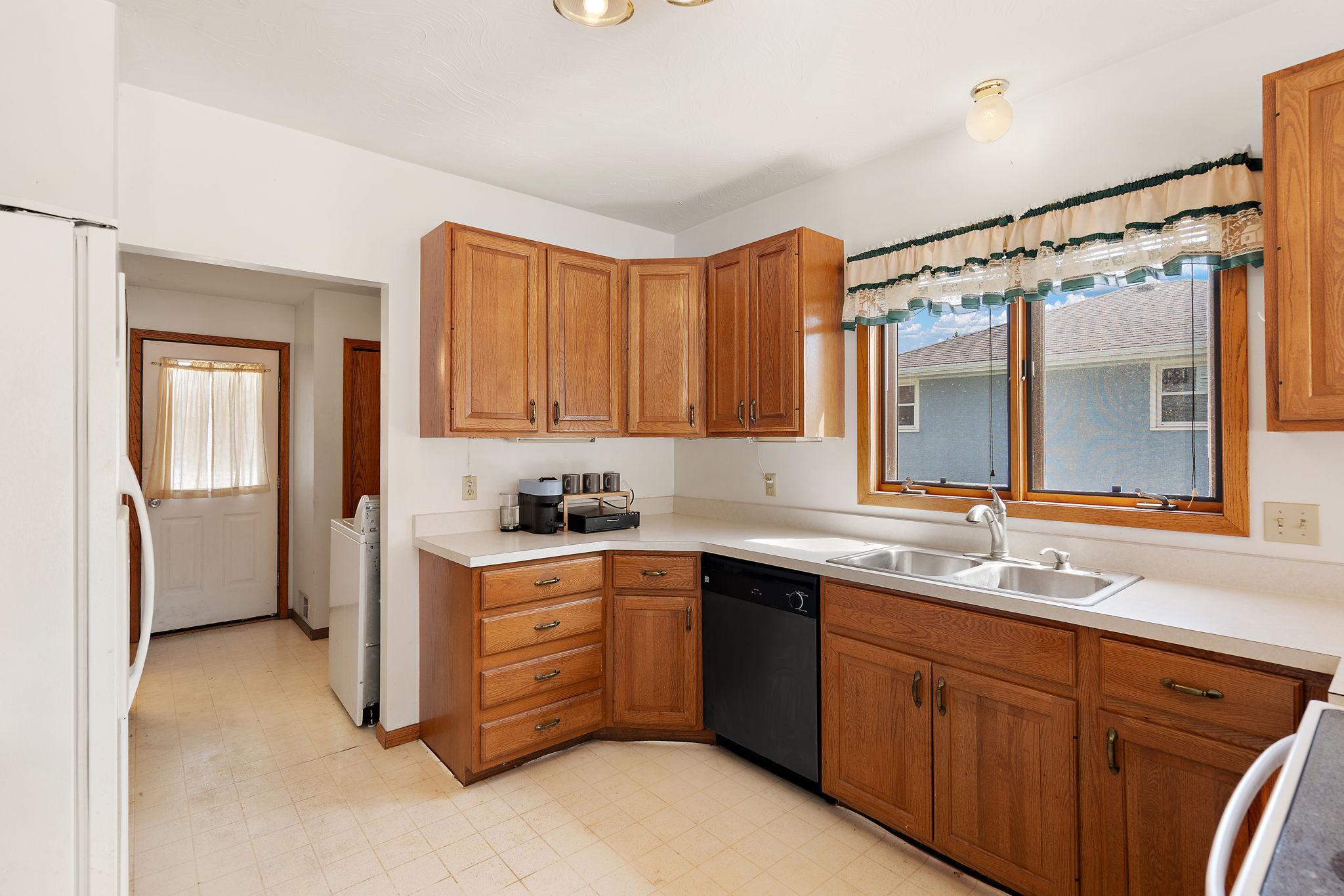 300 E State Street Property Photo 11