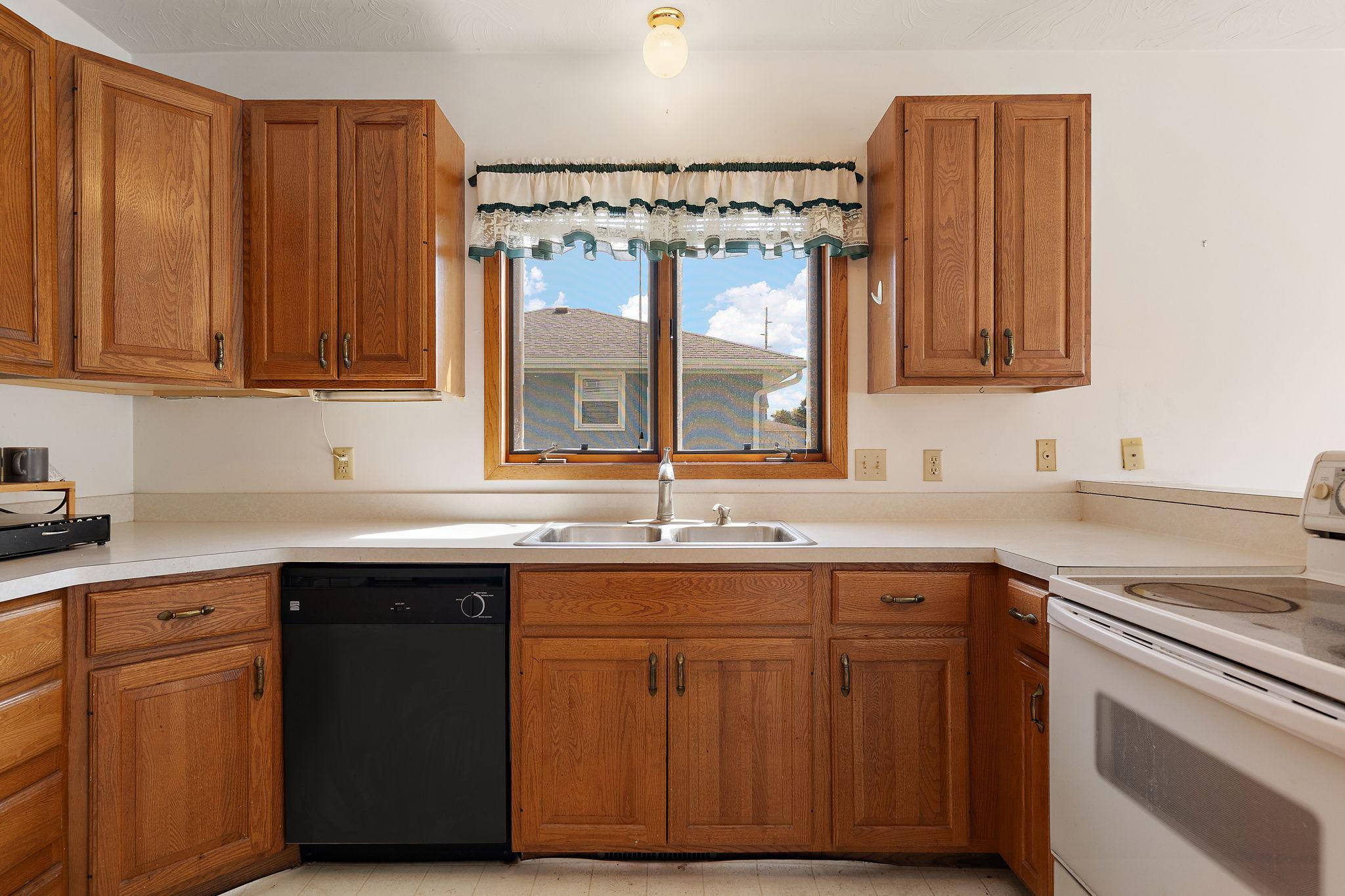 300 E State Street Property Photo 12