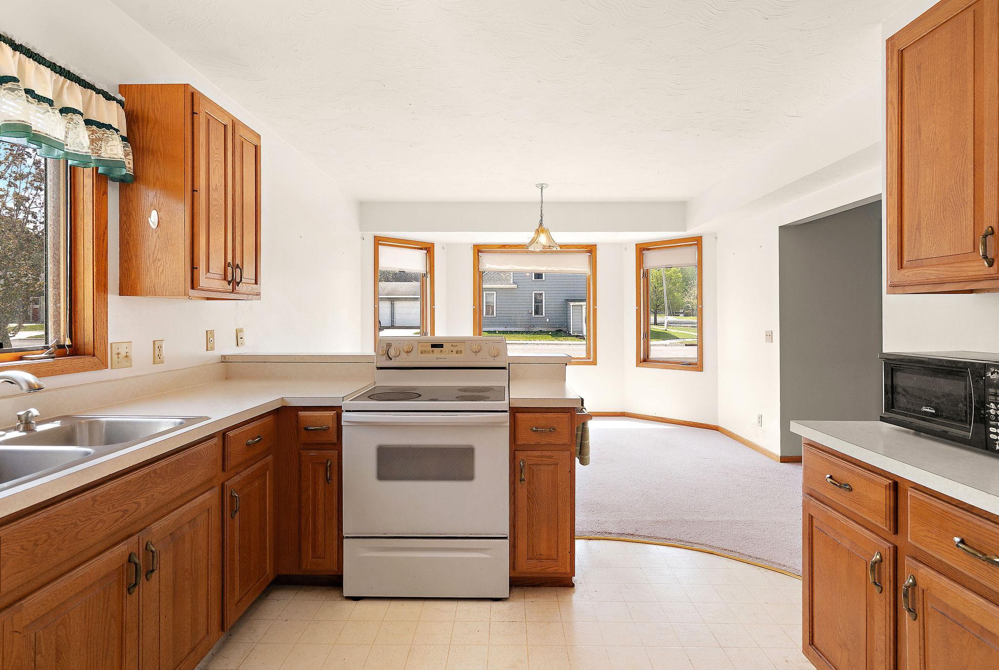 300 E State Street Property Photo 13