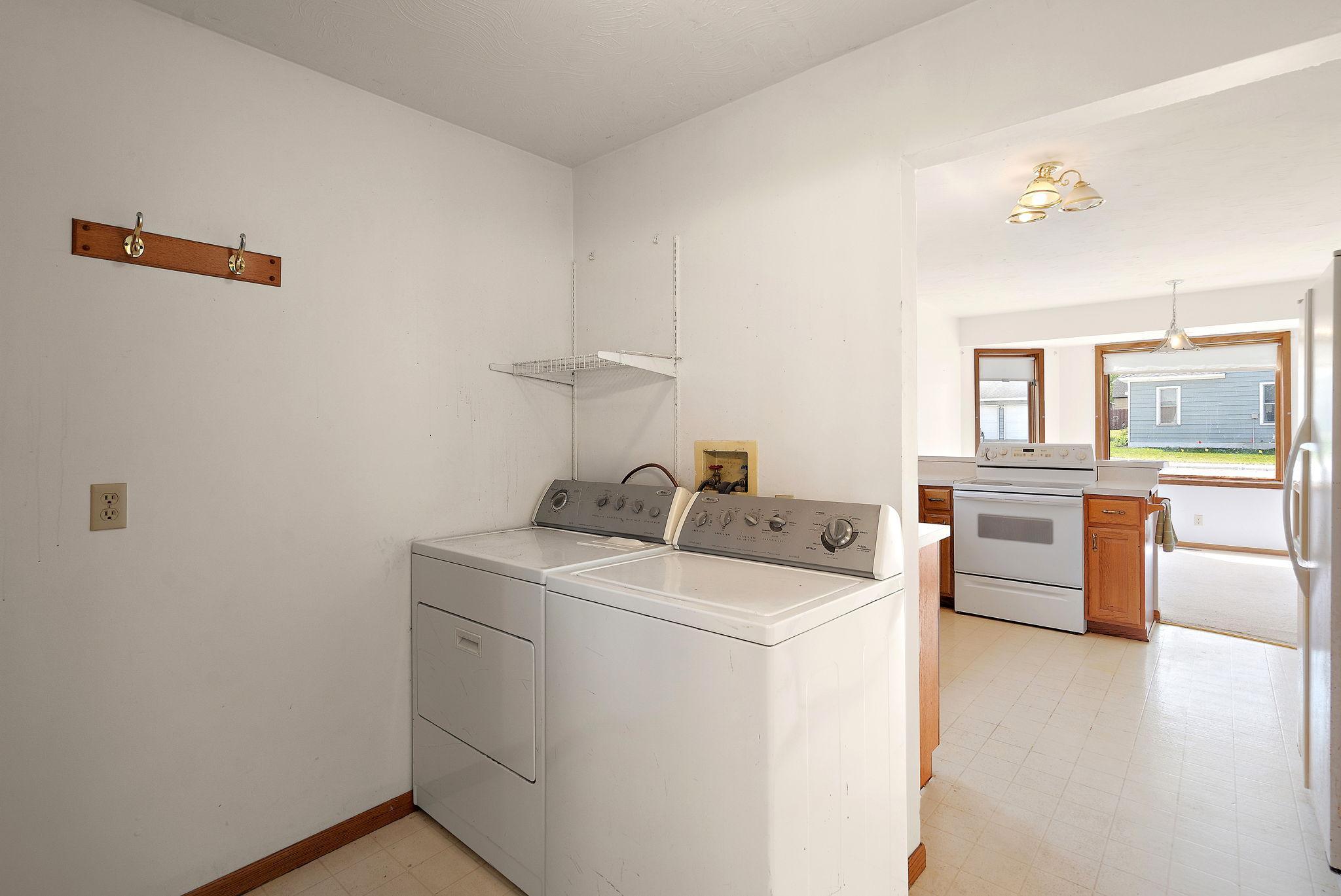 300 E State Street Property Photo 15