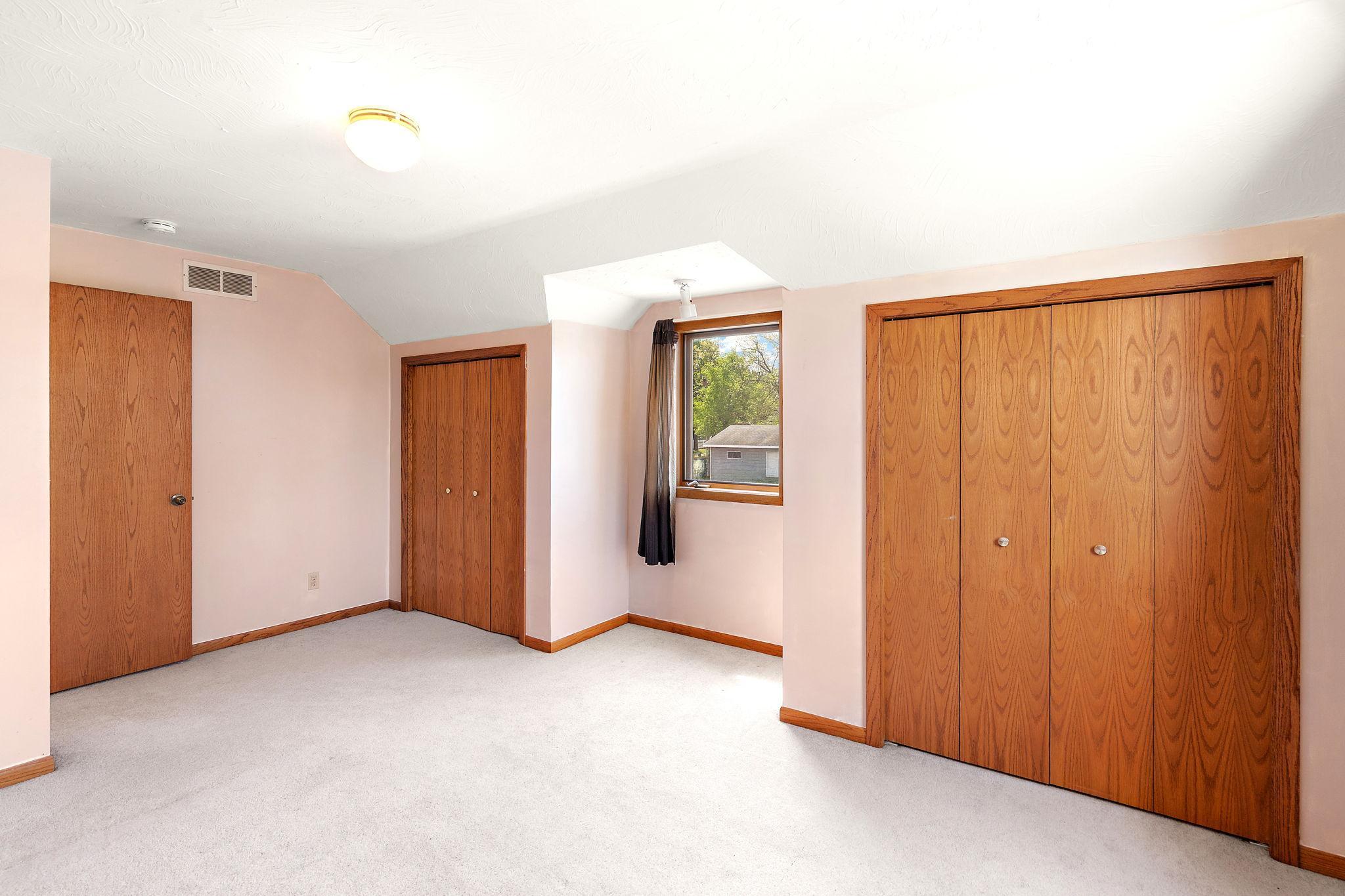 300 E State Street Property Photo 21
