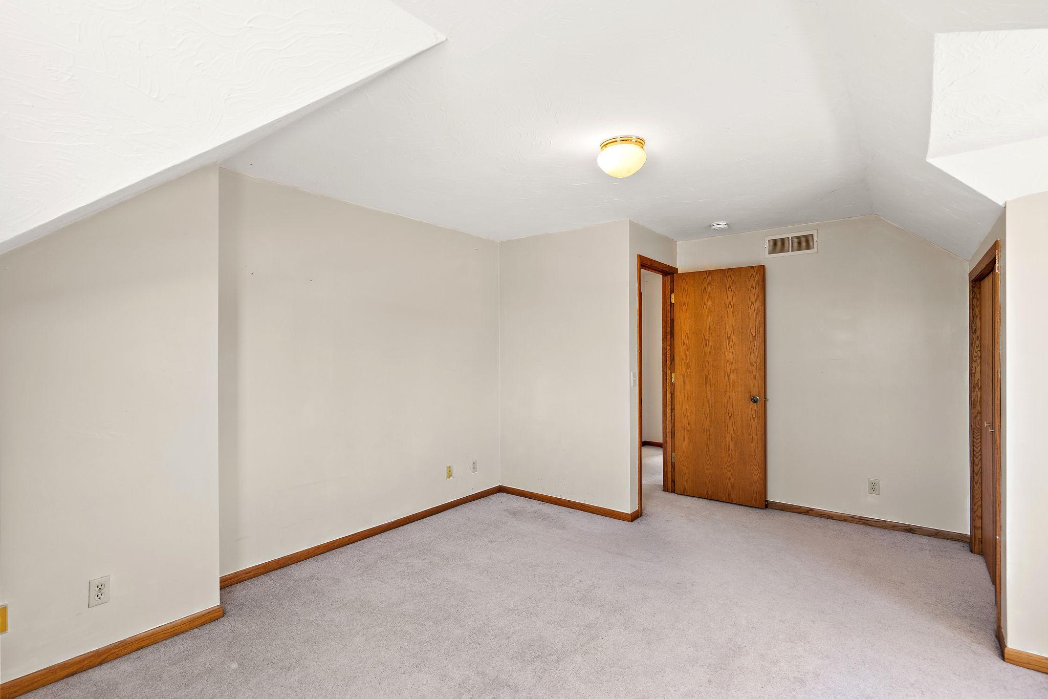 300 E State Street Property Photo 22