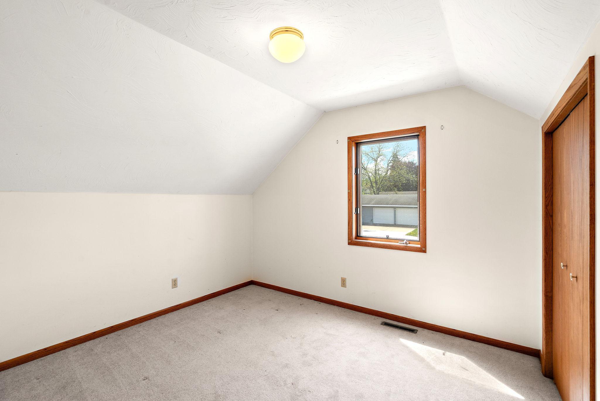 300 E State Street Property Photo 23