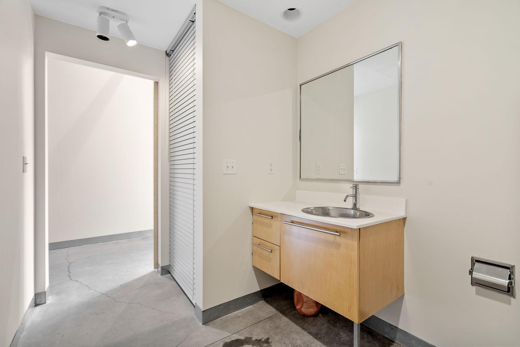 700 Washington Ave N 613 Property Photo 16