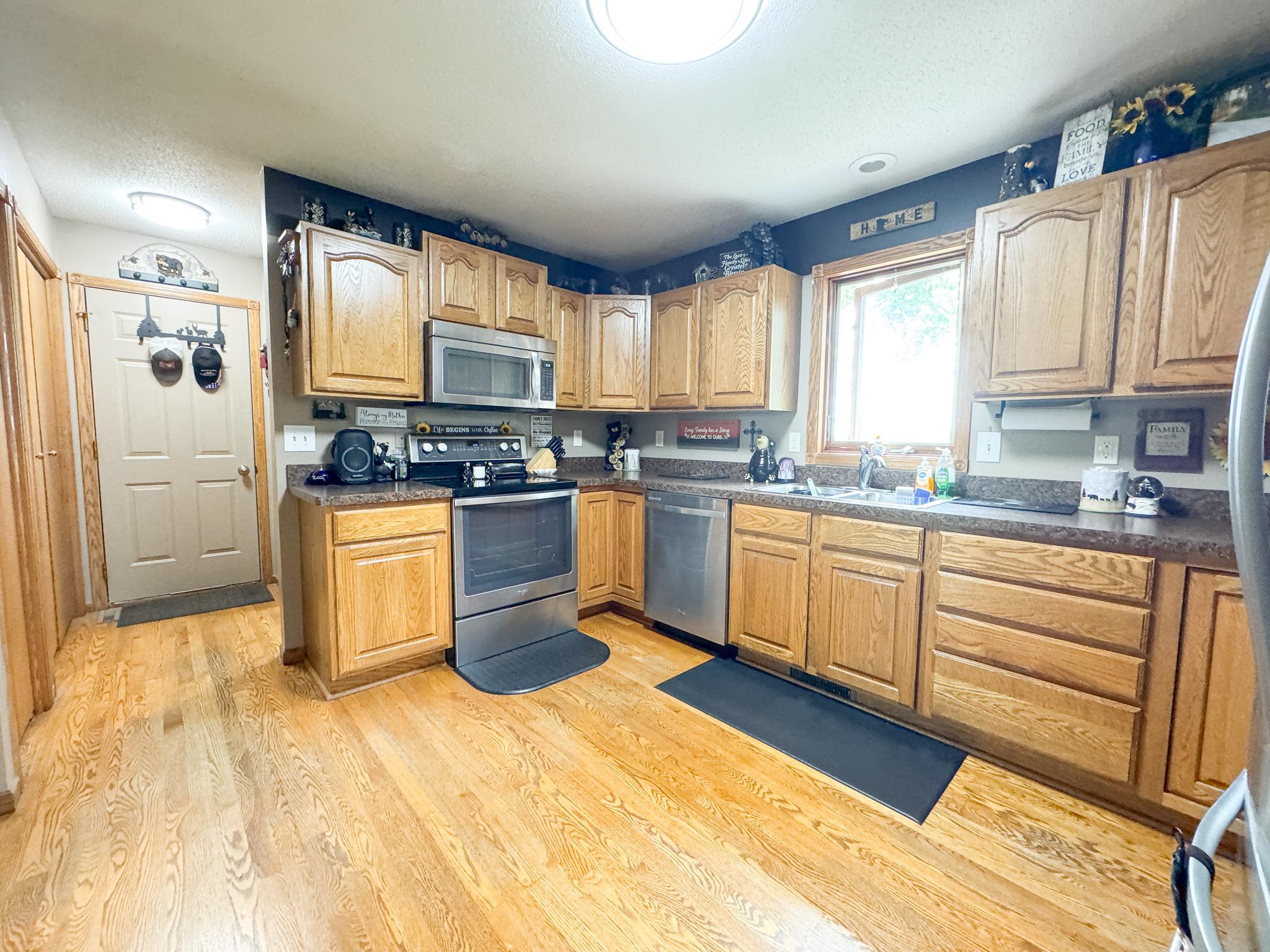 26760 Riverside Drive Property Photo 8