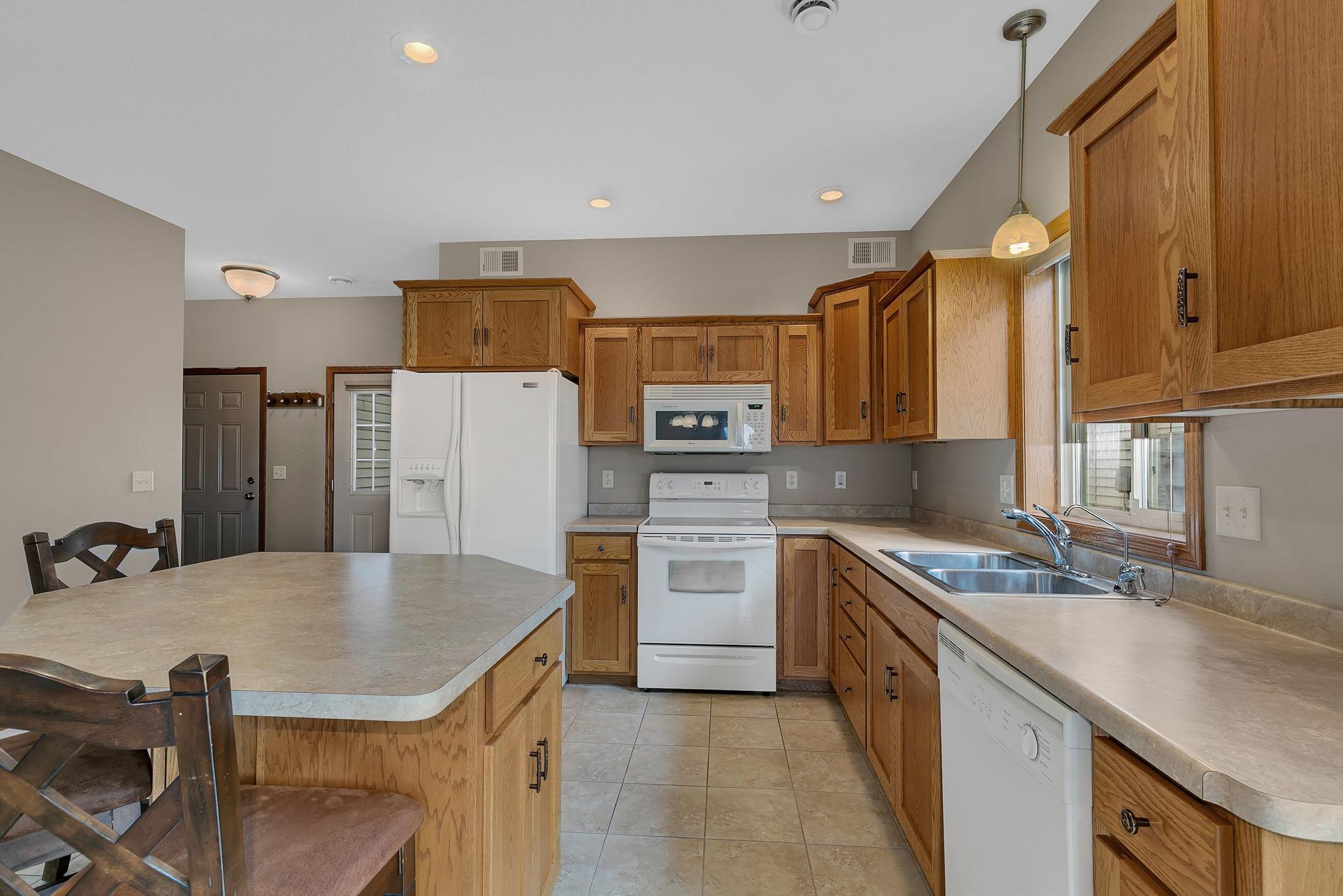 502 Graceview Loop Property Photo 4