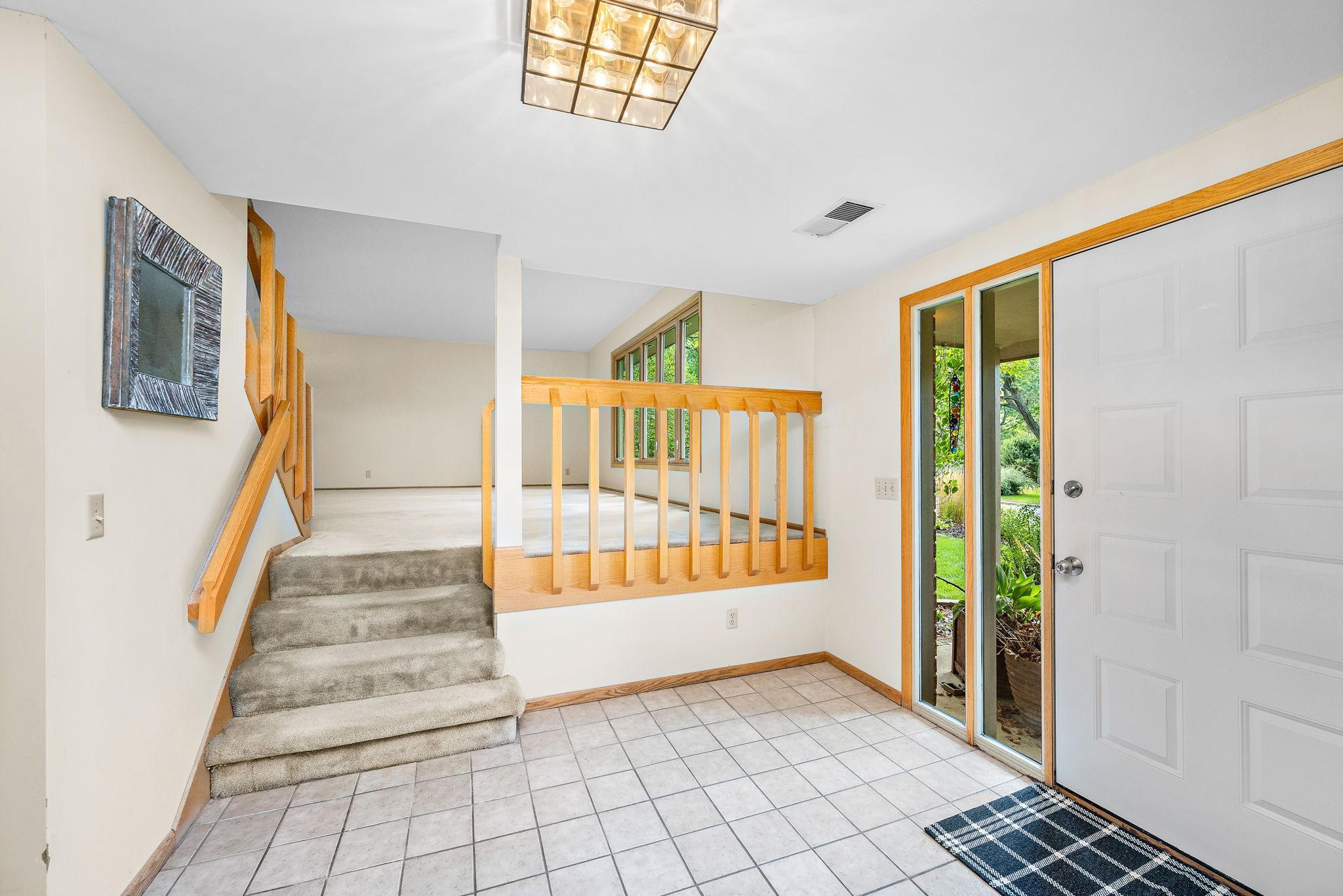 6015 Stoneybrook Drive Property Photo 4