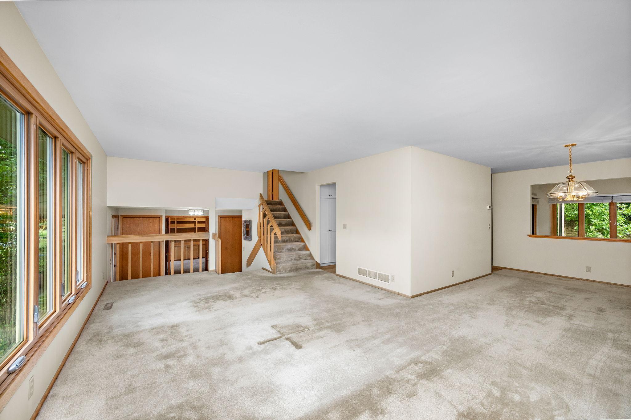6015 Stoneybrook Drive Property Photo 7
