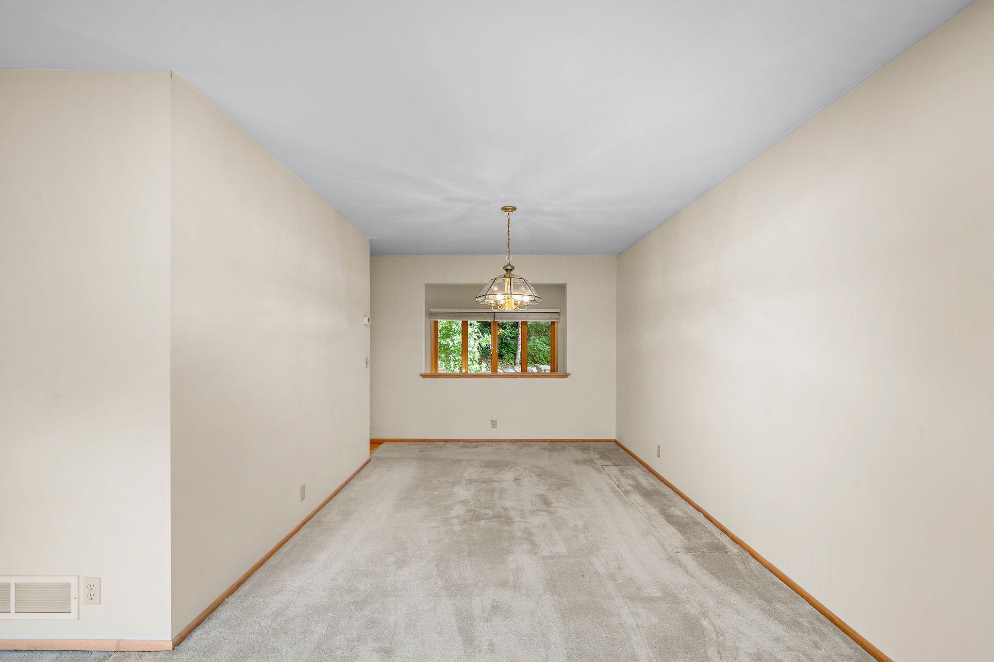 6015 Stoneybrook Drive Property Photo 8