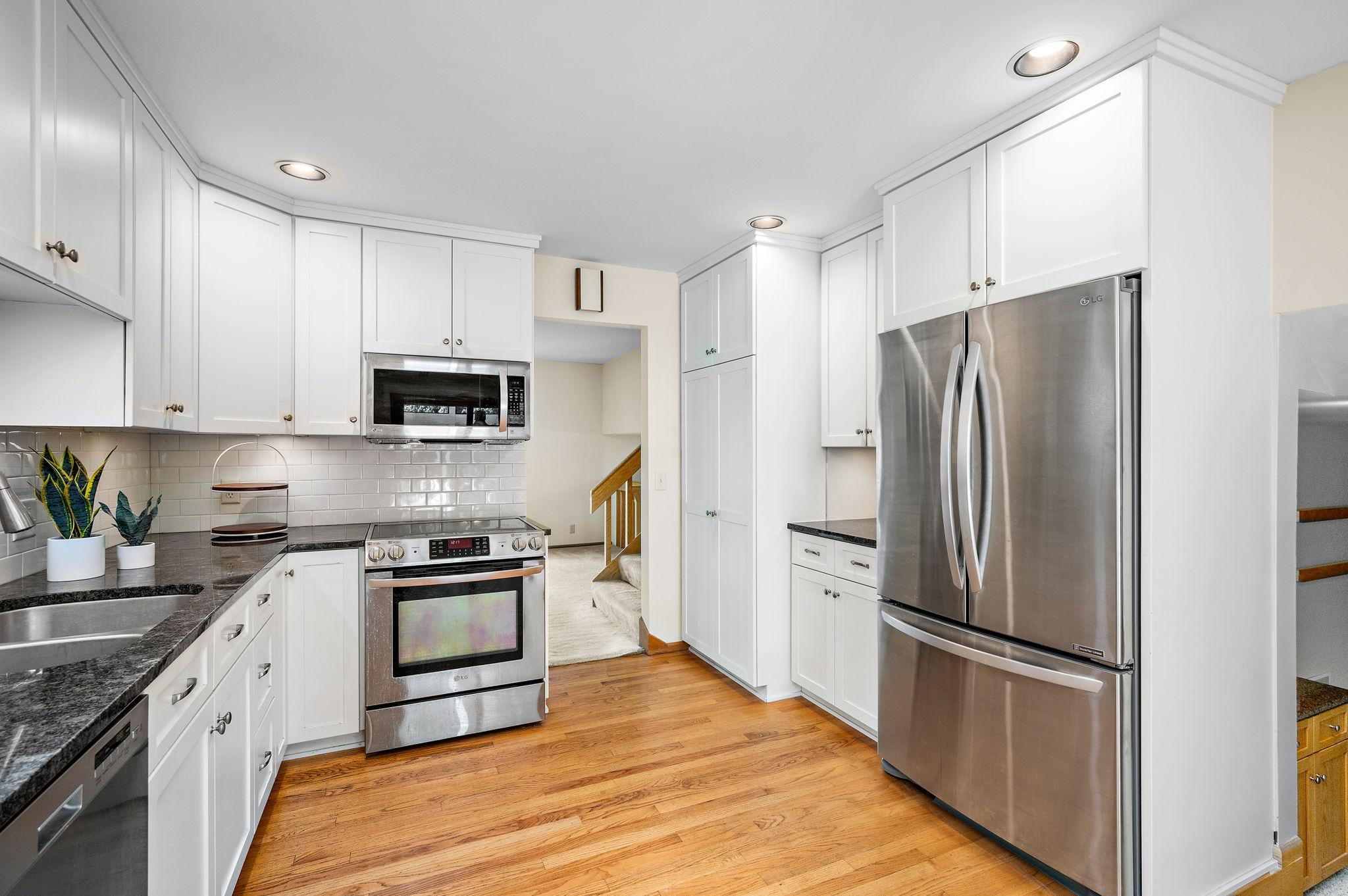 6015 Stoneybrook Drive Property Photo 11