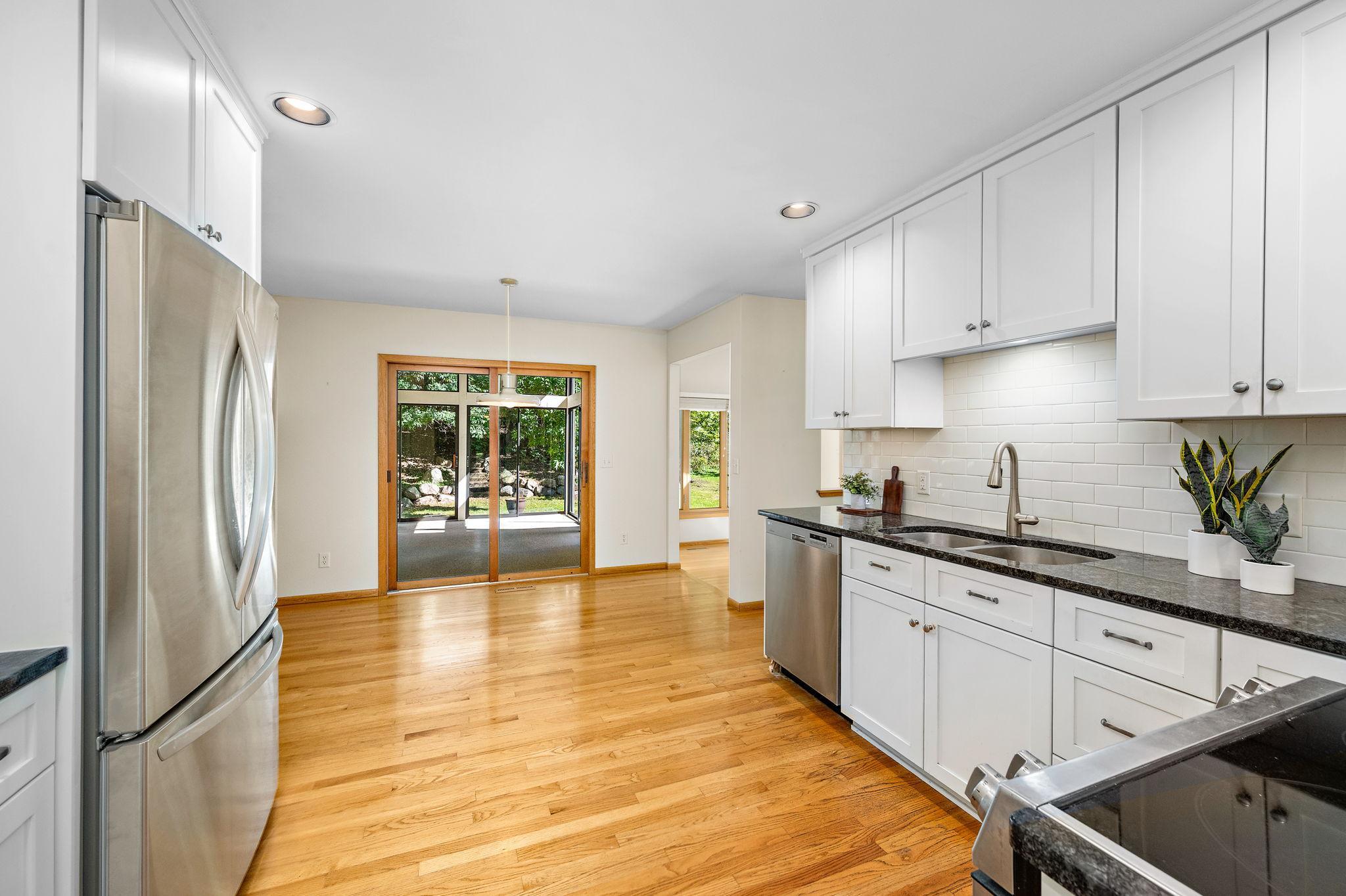 6015 Stoneybrook Drive Property Photo 12