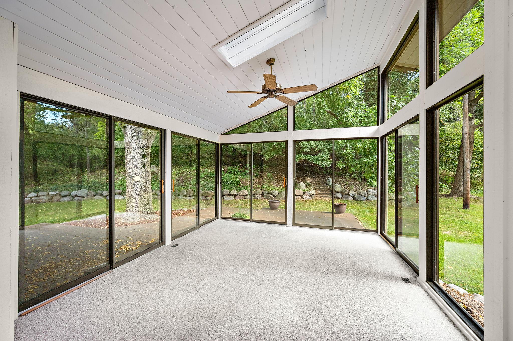 6015 Stoneybrook Drive Property Photo 19