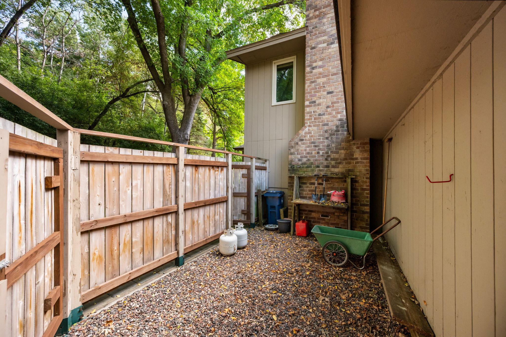 6015 Stoneybrook Drive Property Photo 46