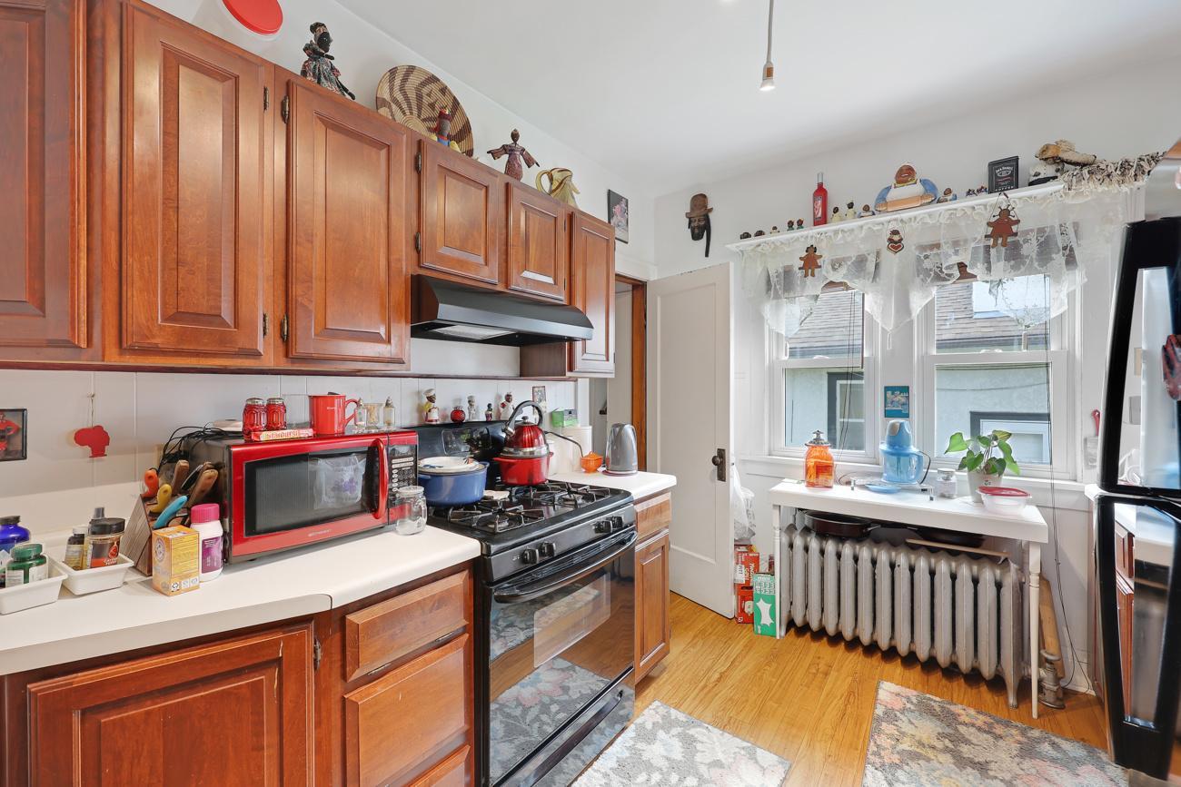 1718 Vincent Avenue N Property Photo 11
