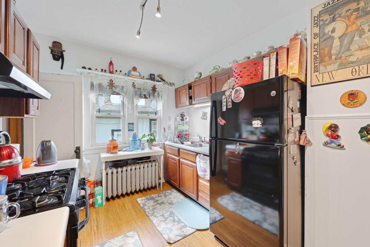 1718 Vincent Avenue N Property Photo 12