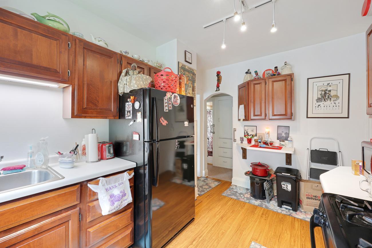 1718 Vincent Avenue N Property Photo 13