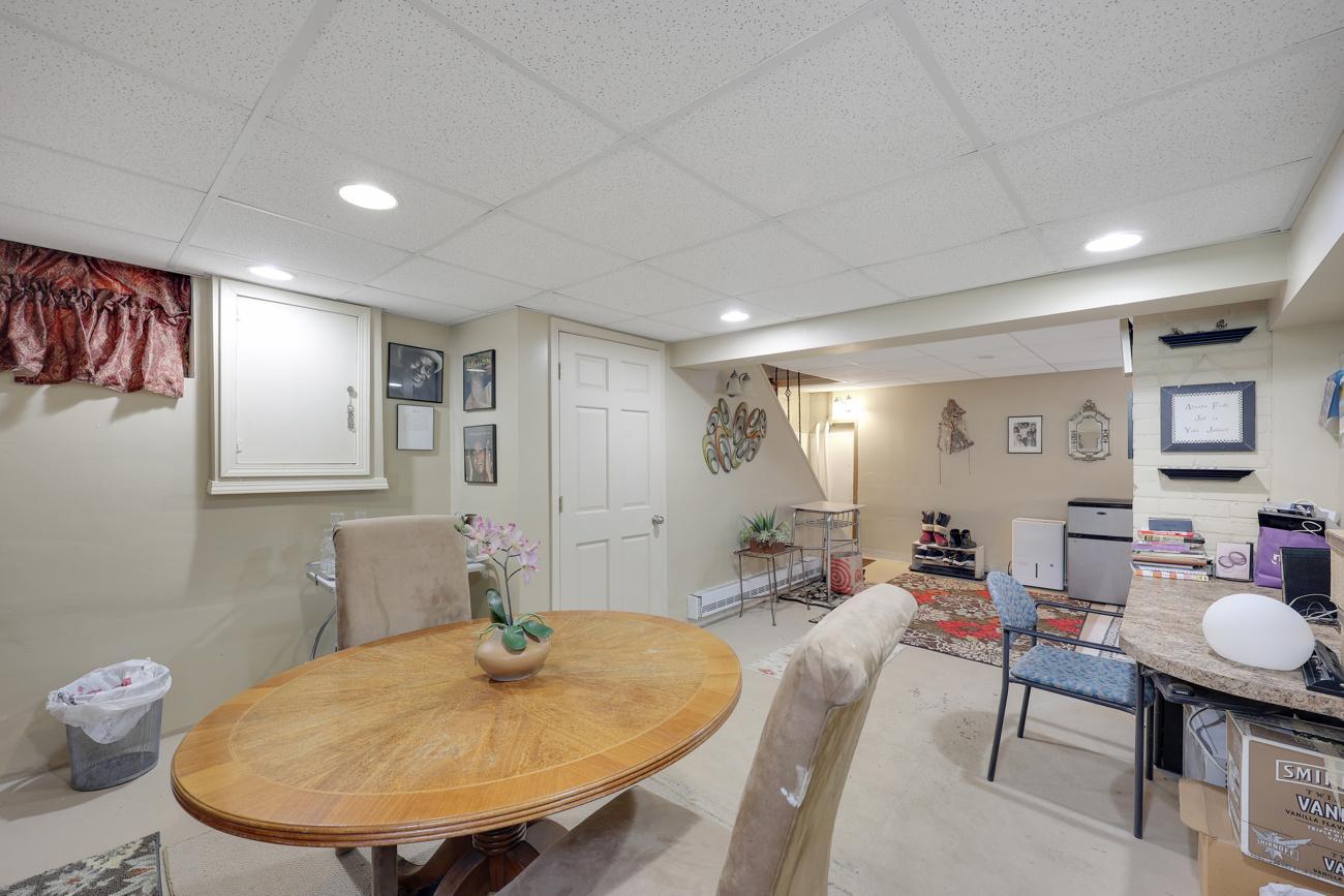 1718 Vincent Avenue N Property Photo 18