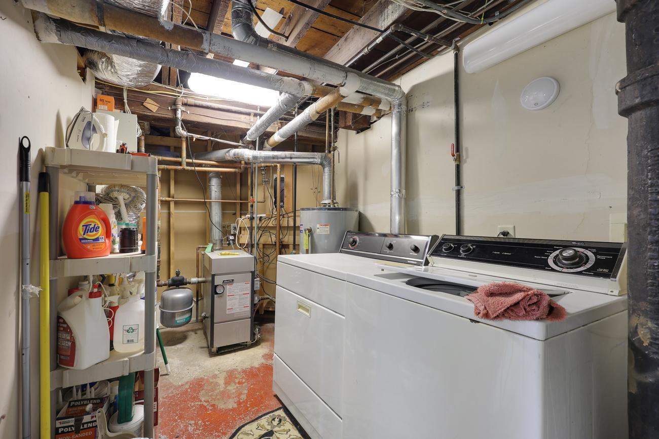 1718 Vincent Avenue N Property Photo 23
