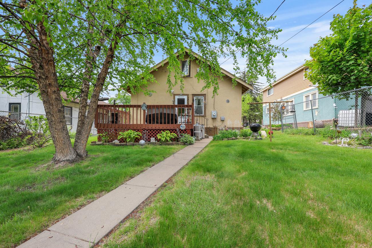 1718 Vincent Avenue N Property Photo 25