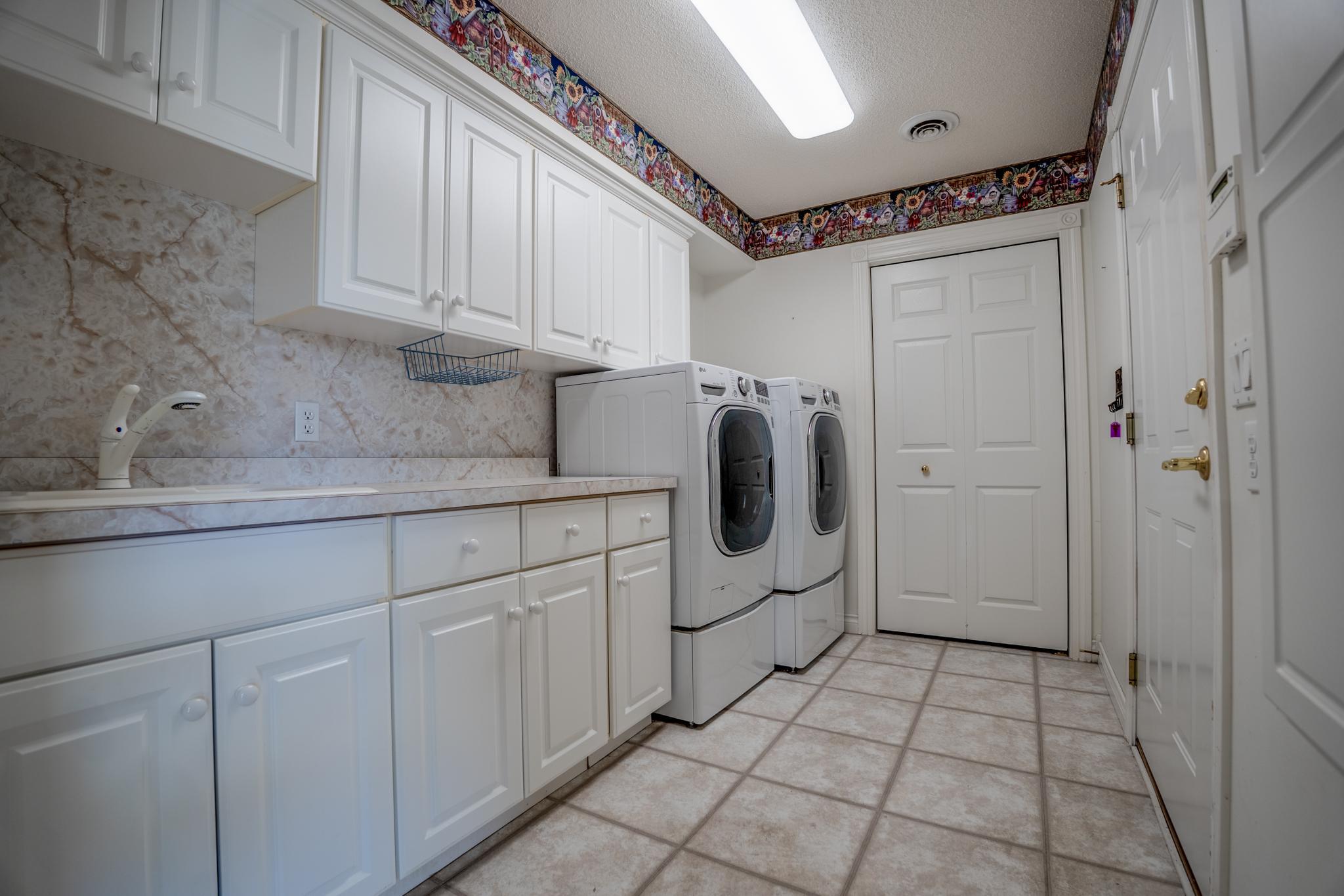 211 Valley View Drive Se Property Photo 5