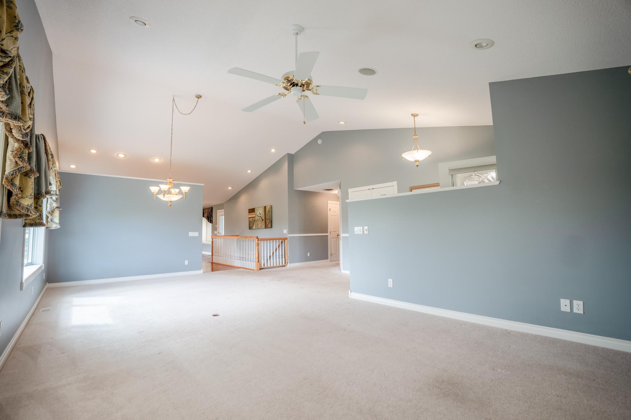 211 Valley View Drive Se Property Photo 7