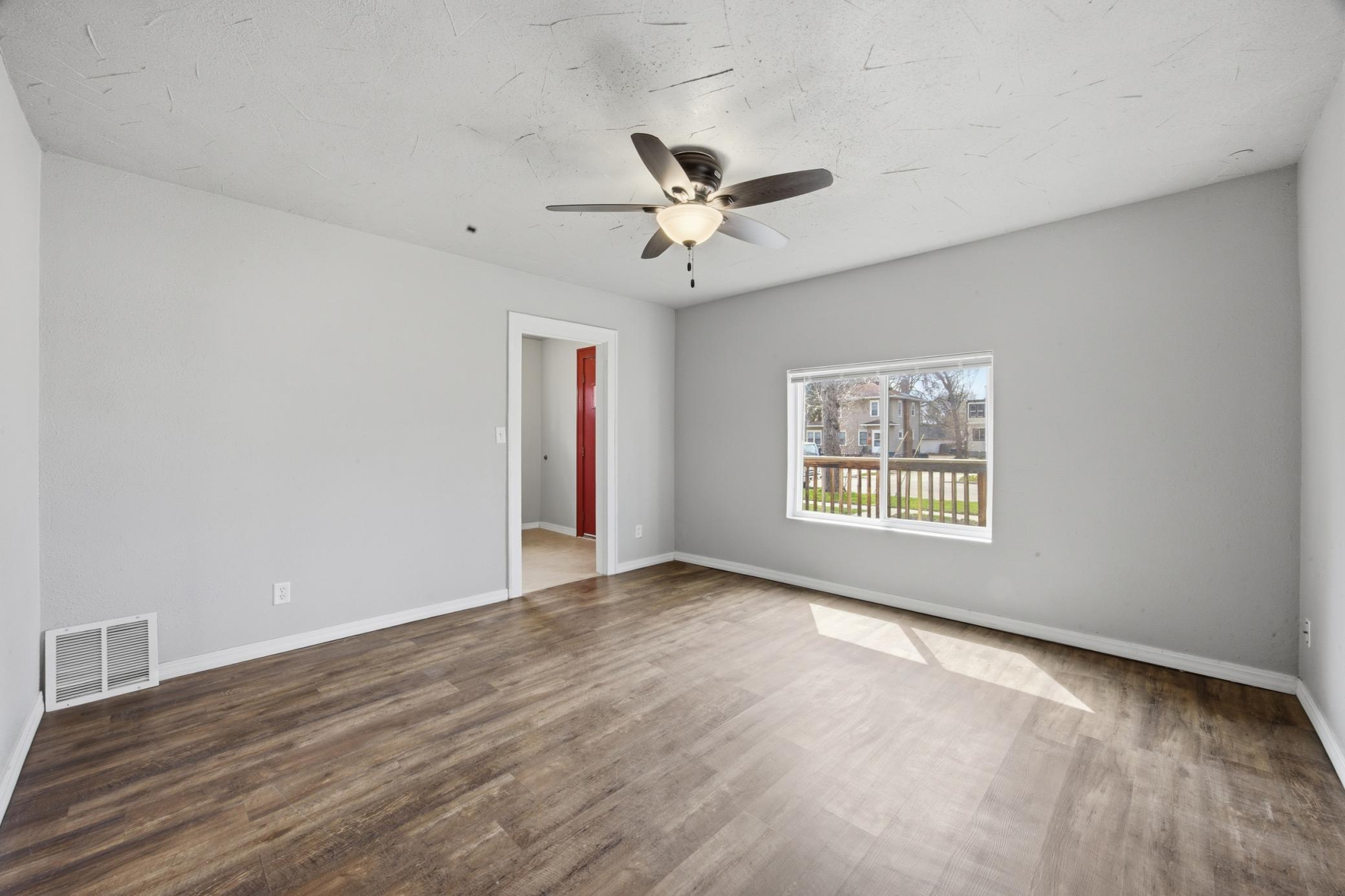 1002 4th Avenue S Property Photo 6