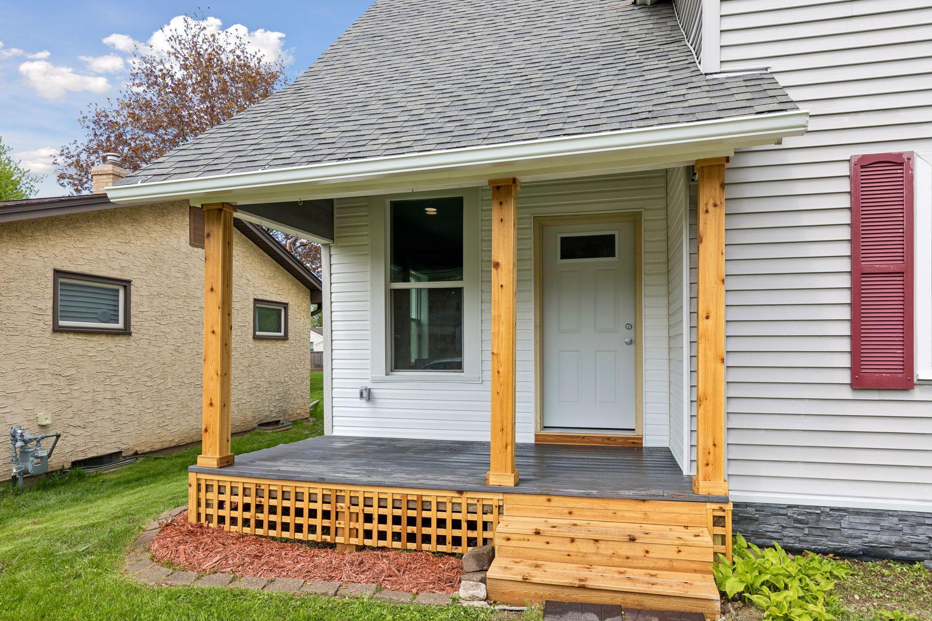 2587 2nd Avenue E Property Photo 4