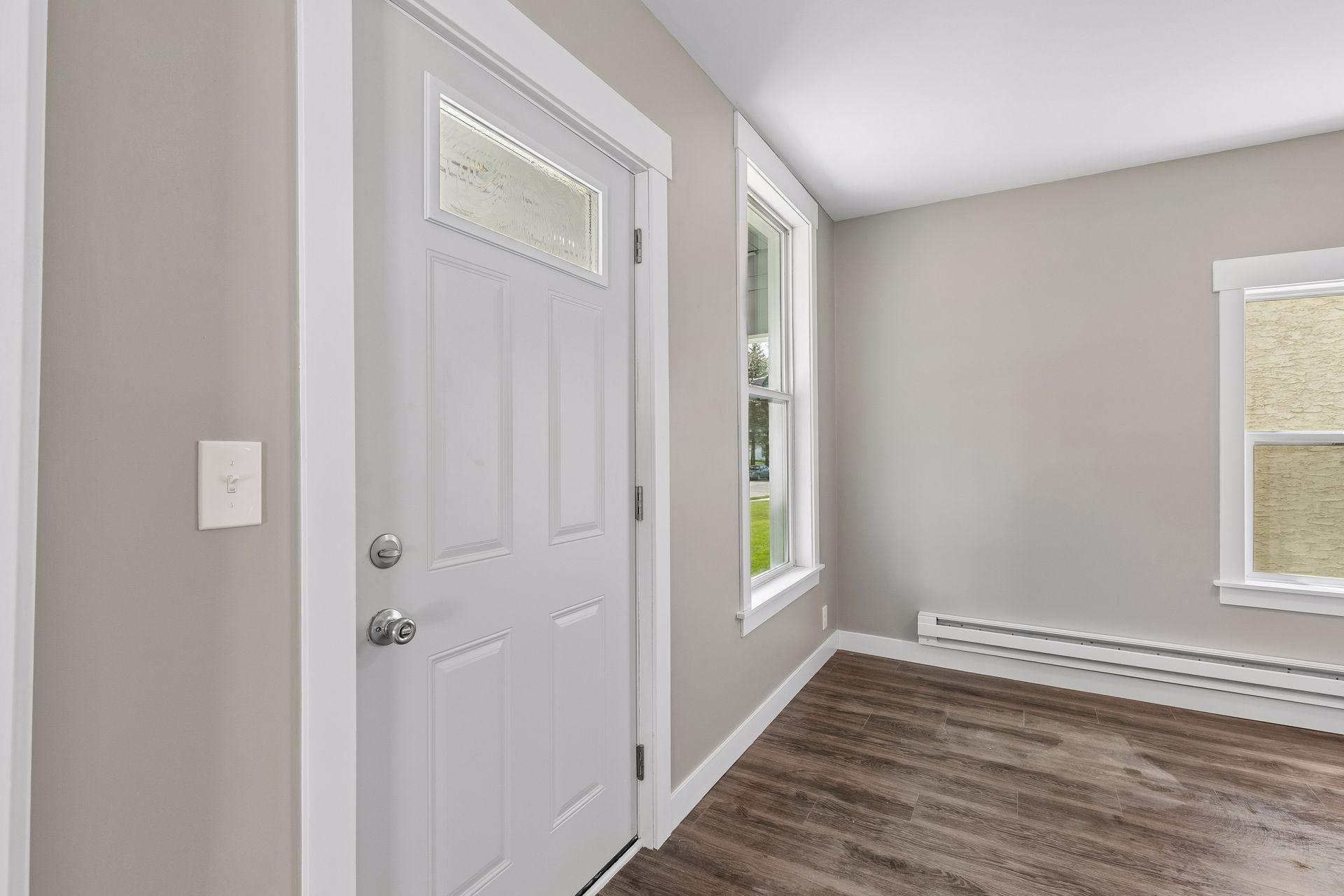 2587 2nd Avenue E Property Photo 5