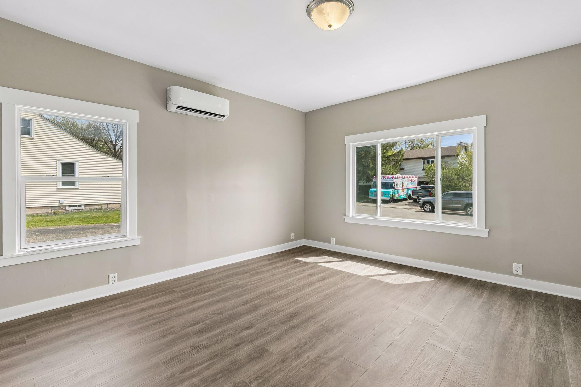 2587 2nd Avenue E Property Photo 8