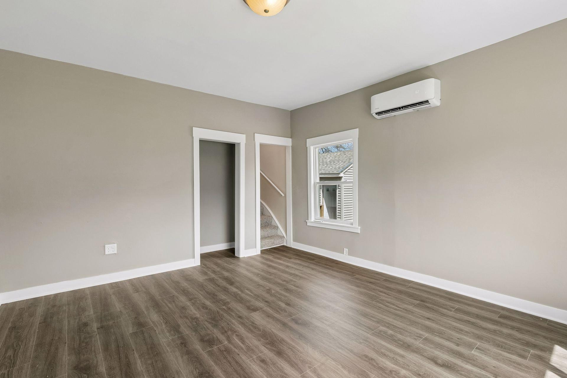 2587 2nd Avenue E Property Photo 9