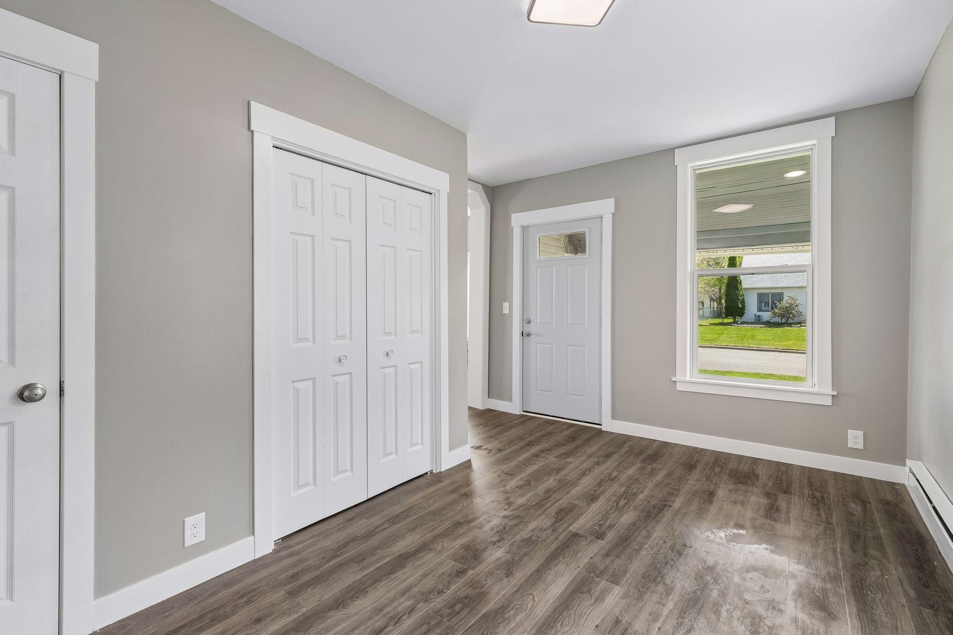 2587 2nd Avenue E Property Photo 12