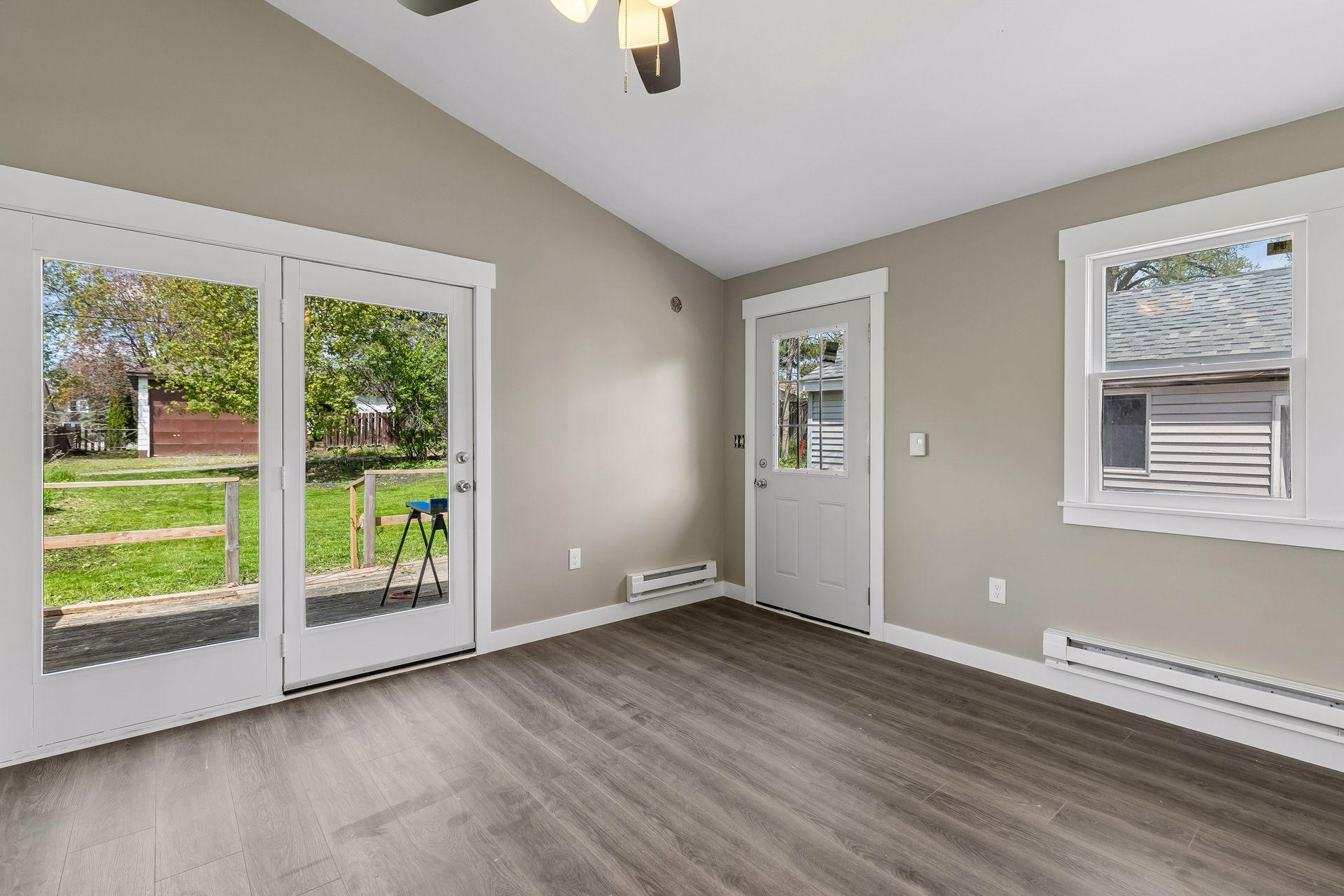 2587 2nd Avenue E Property Photo 22