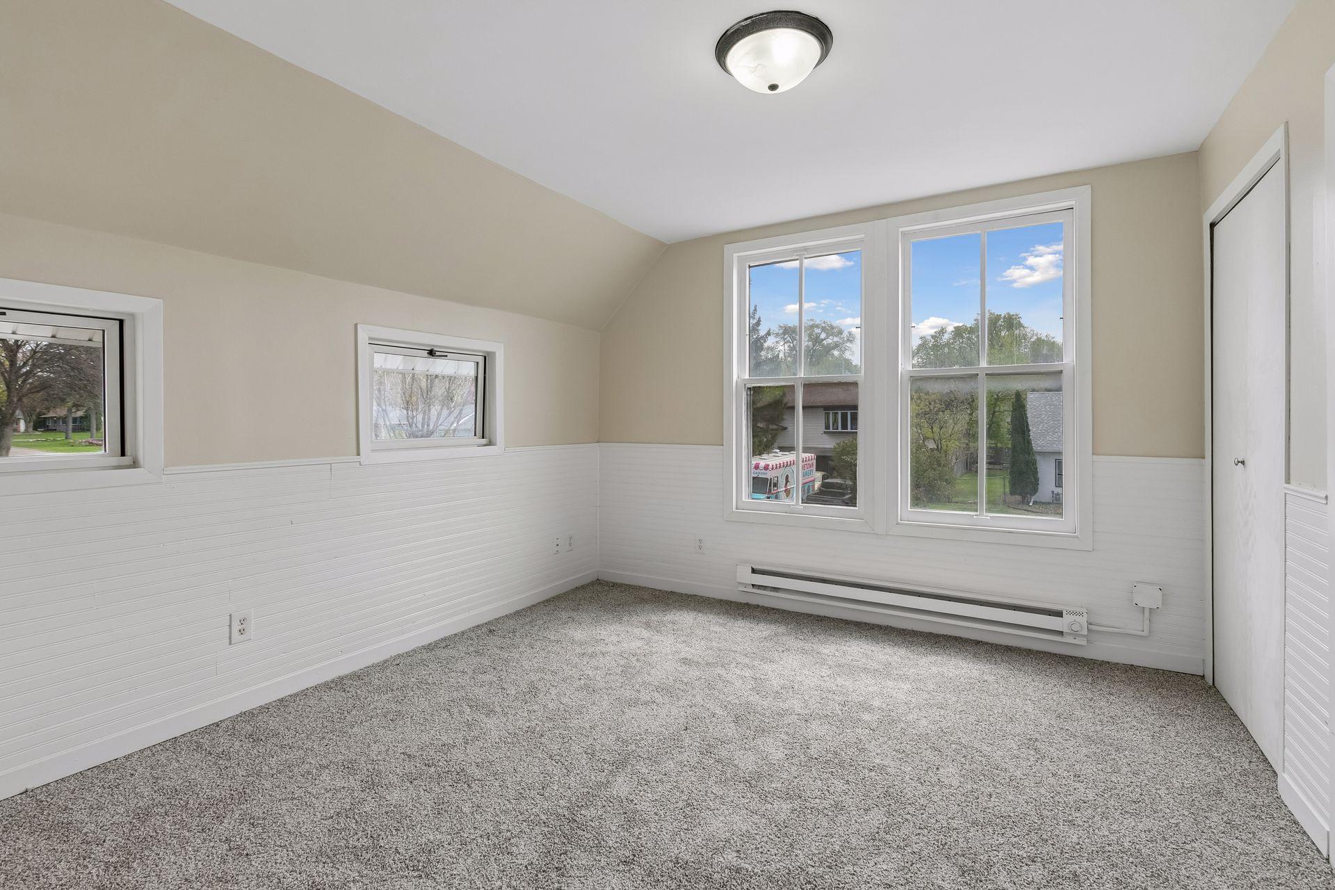 2587 2nd Avenue E Property Photo 23