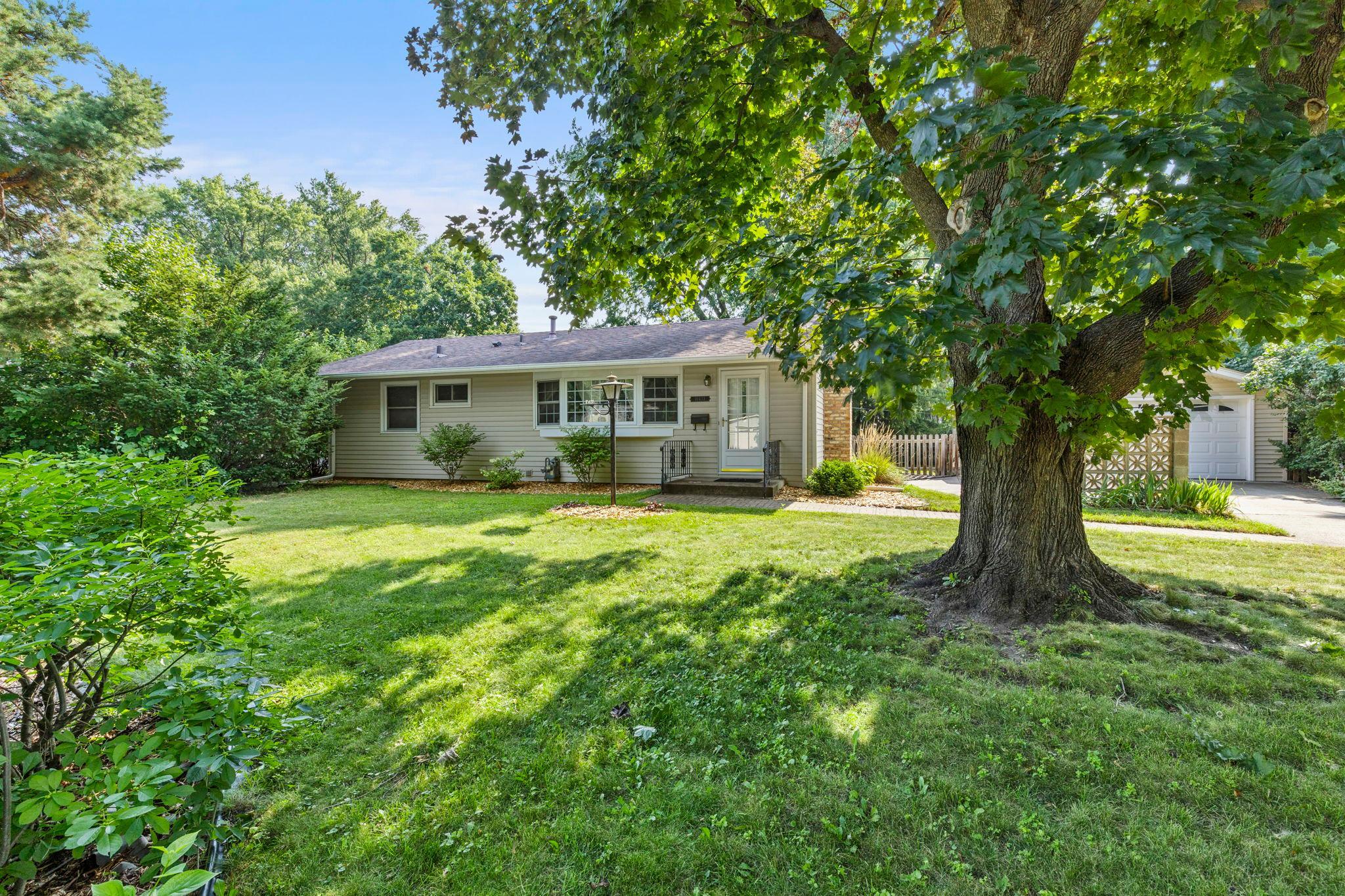 10433 Washburn Avenue S Property Photo 1