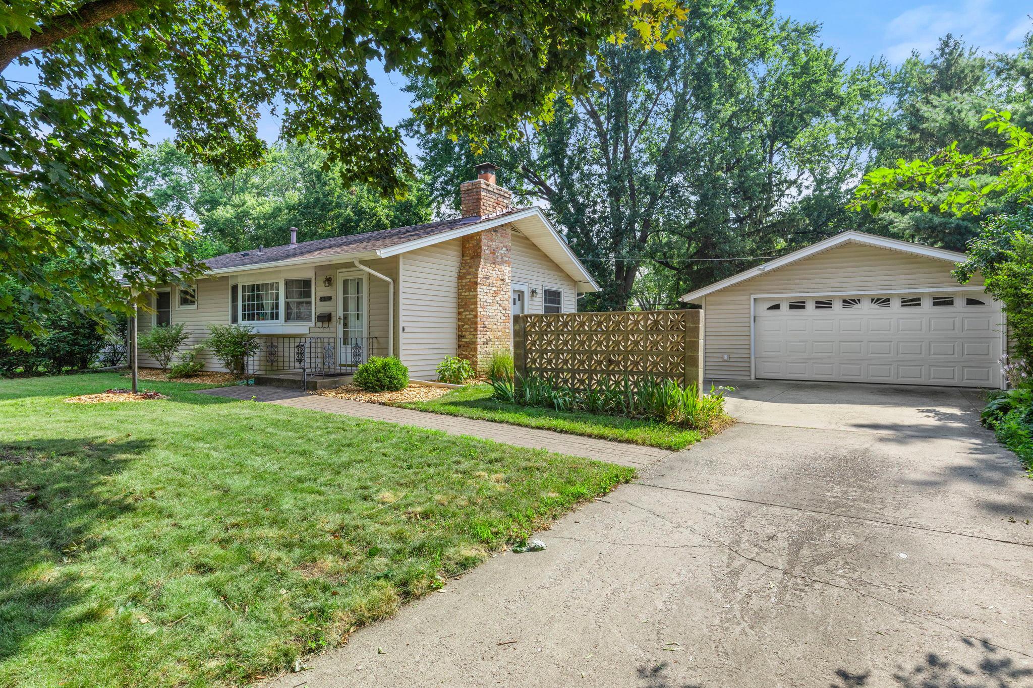 10433 Washburn Avenue S Property Photo 5