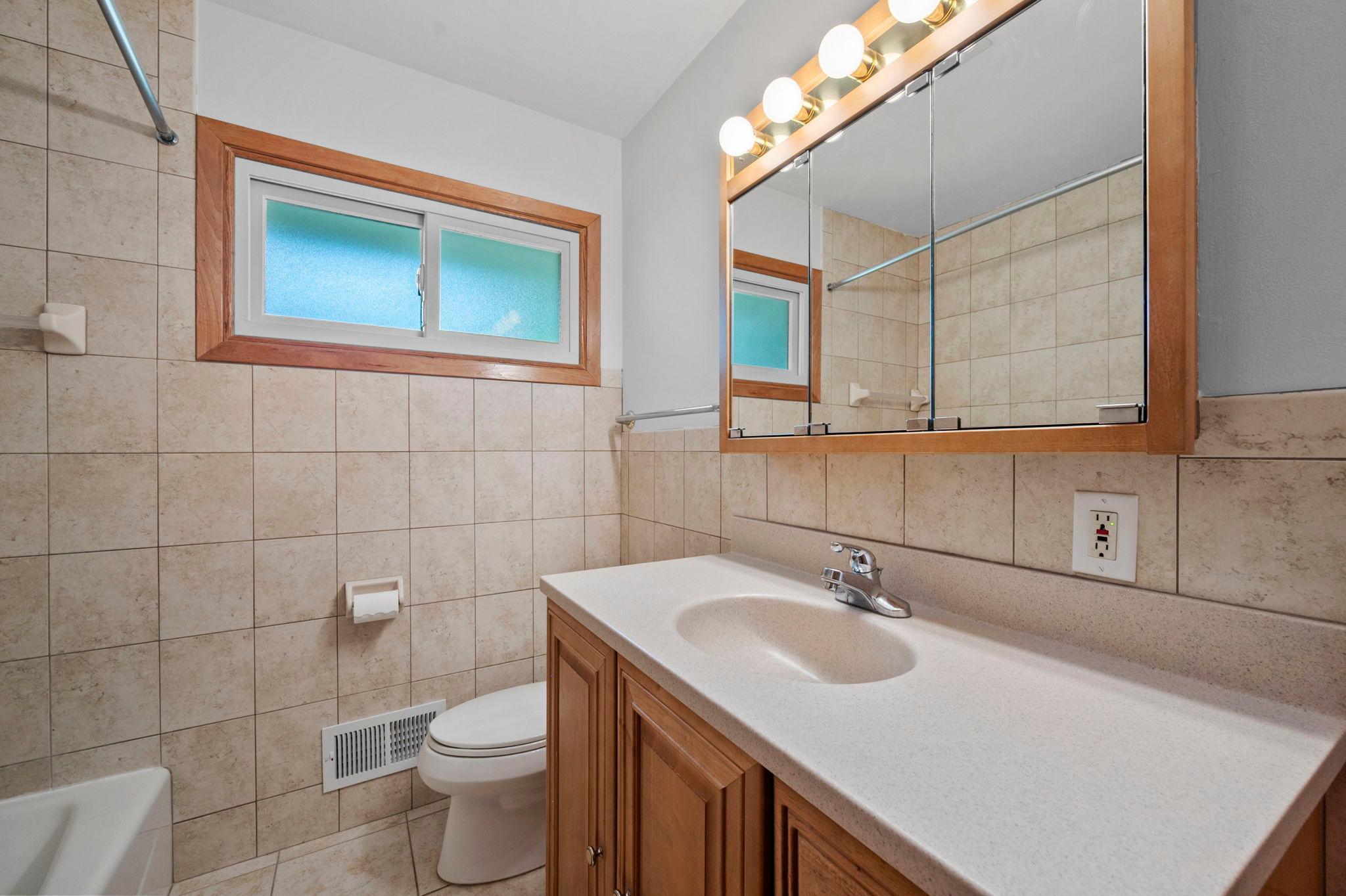 10433 Washburn Avenue S Property Photo 25