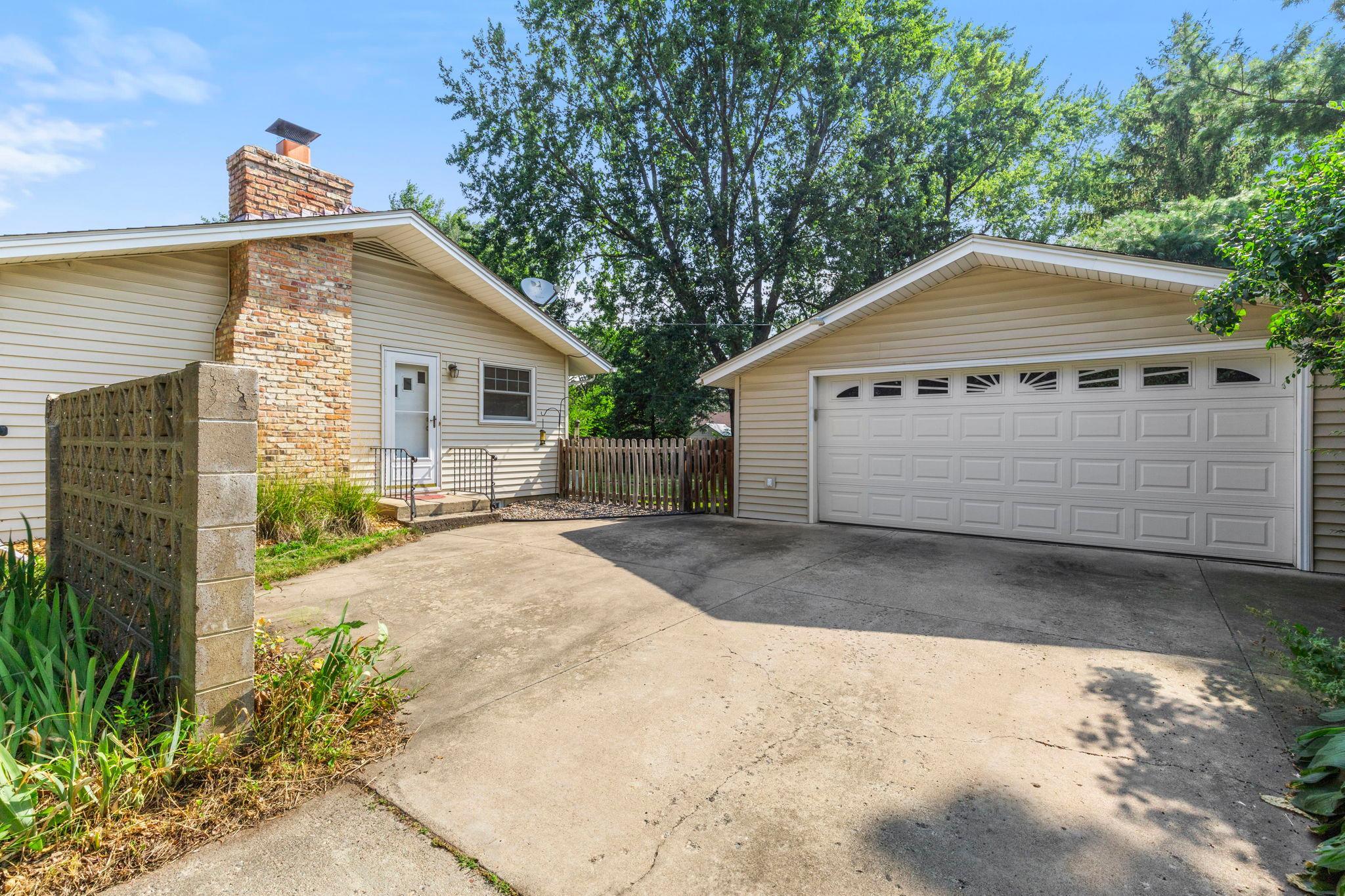 10433 Washburn Avenue S Property Photo 45