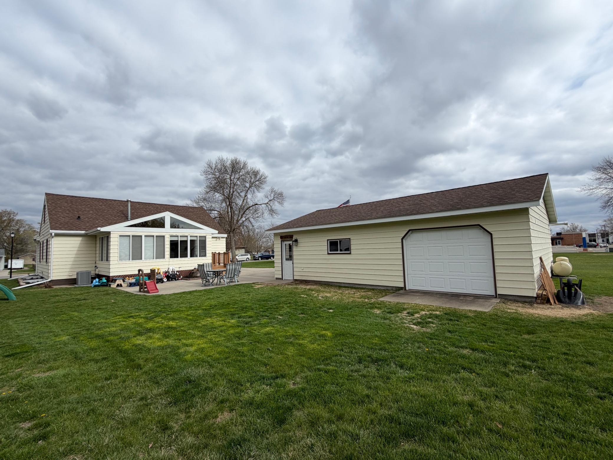 515 Oak Street N Property Photo 6
