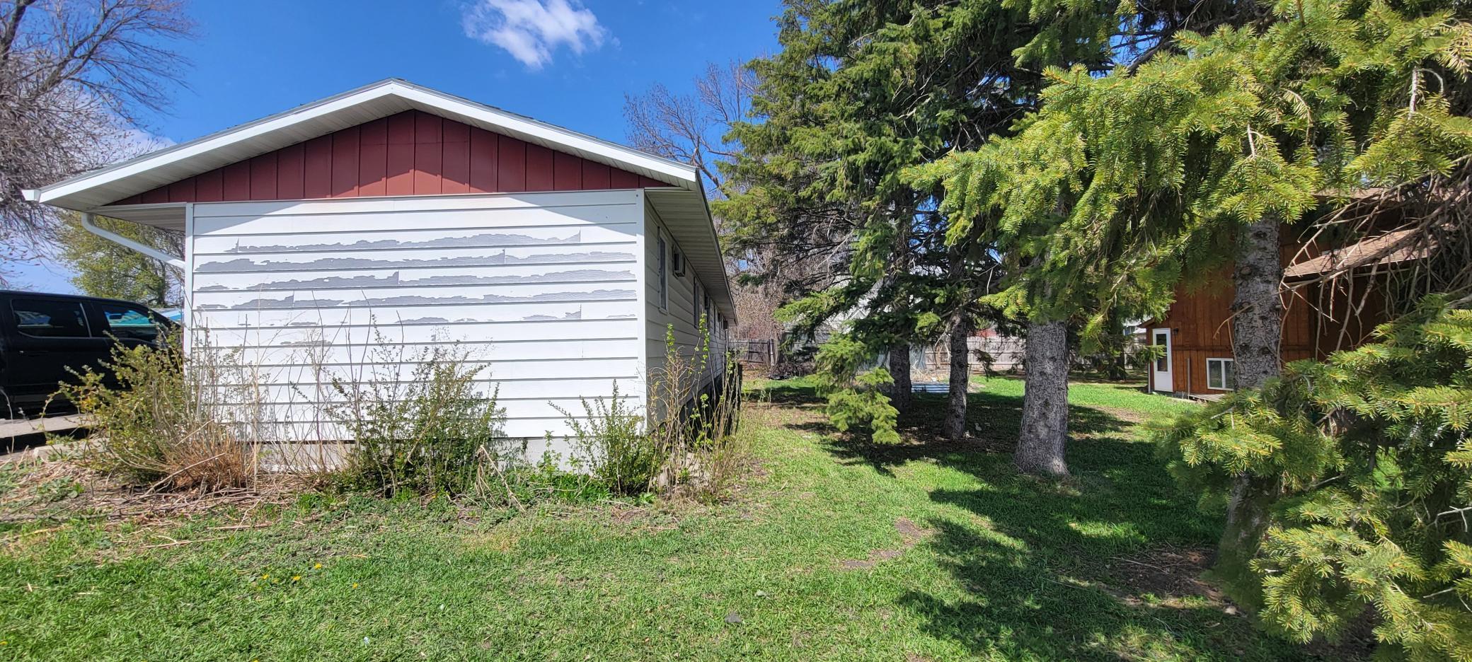 20 5th Street E Property Photo 18