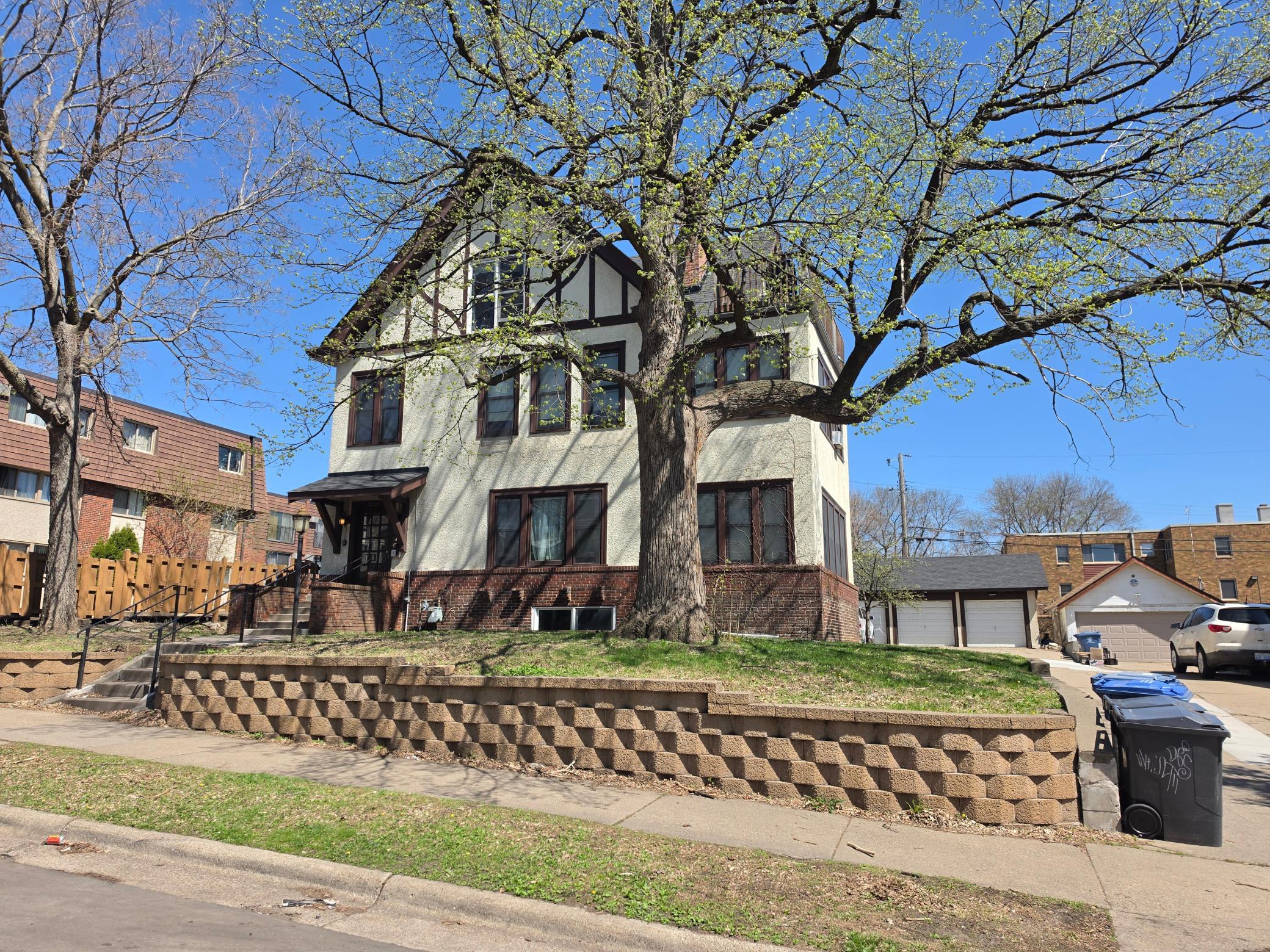 2017 Grand Avenue S Property Photo 1
