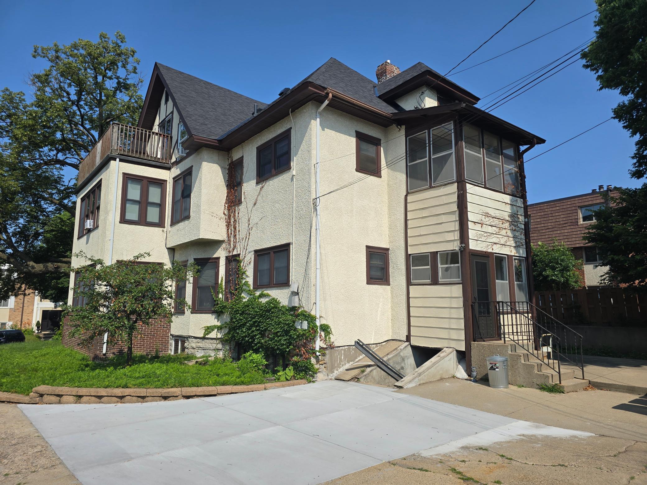 2017 Grand Avenue S Property Photo 3
