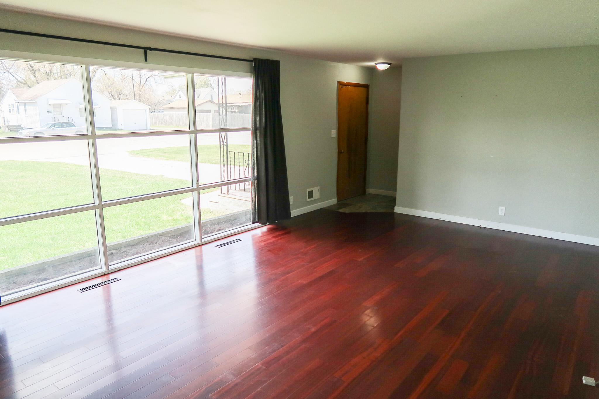 308 4th Street E Property Photo 6